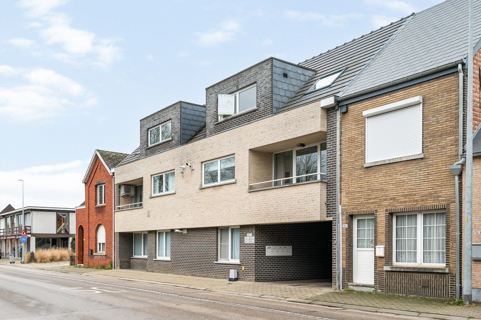 Ruim dakappartement met prachtig terras, 2 slaapkamers en aparte garage! foto 2