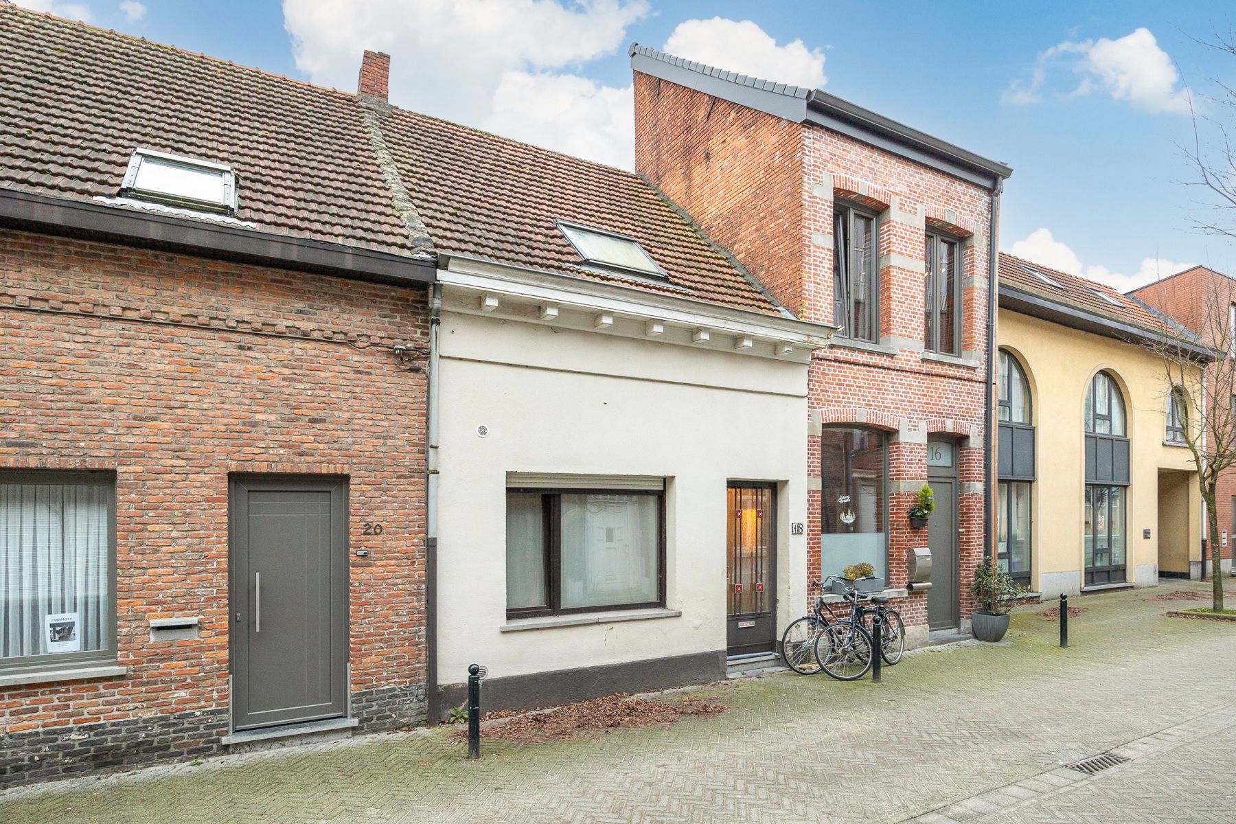 Hoofdfoto van de publicatie: Een opbrengsteigendom met 3 slaapkamers op wandelafstand van de Grote Markt in Turnhout. 