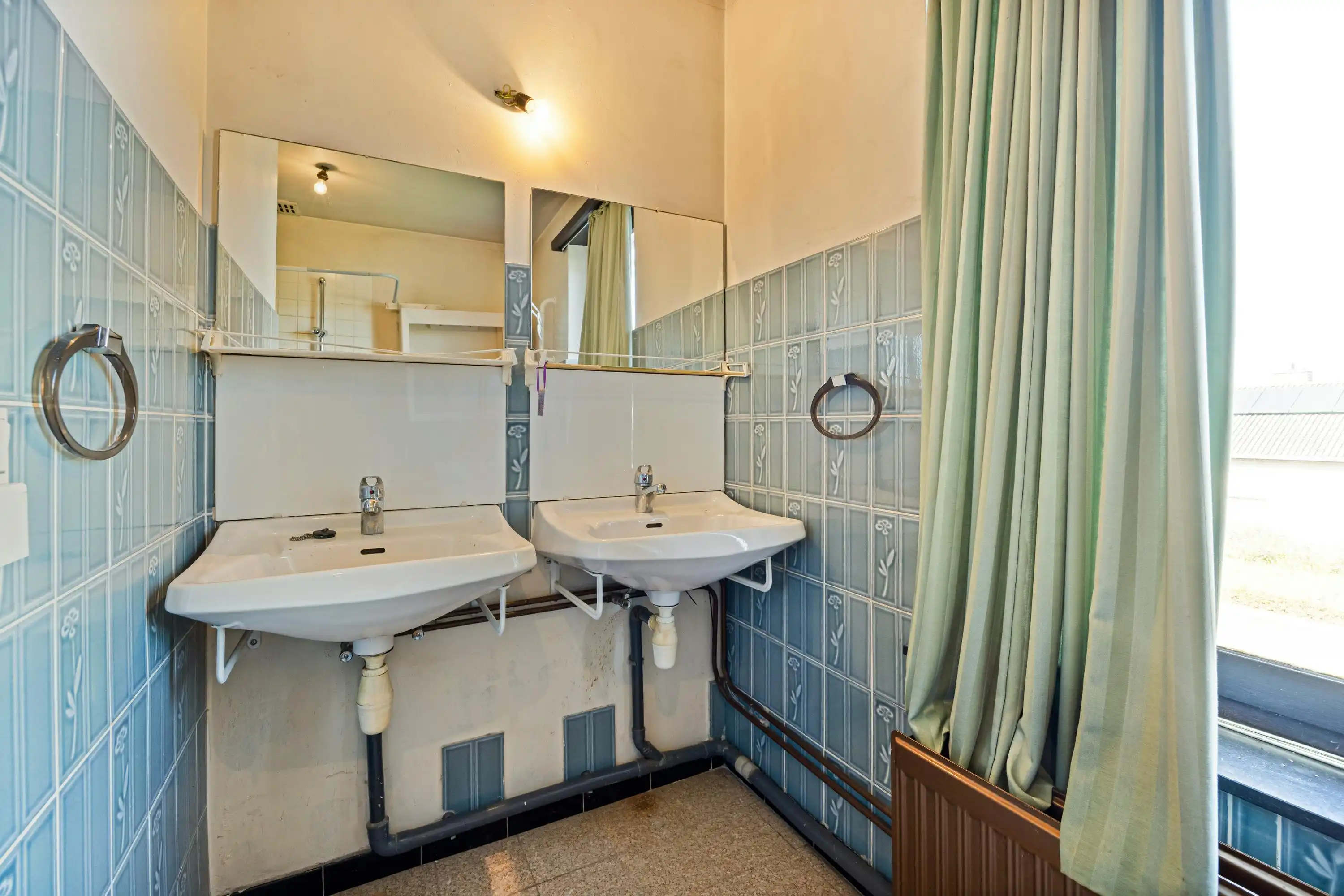 Goed gelegen, te renoveren huis te koop in Lichtaart foto 14