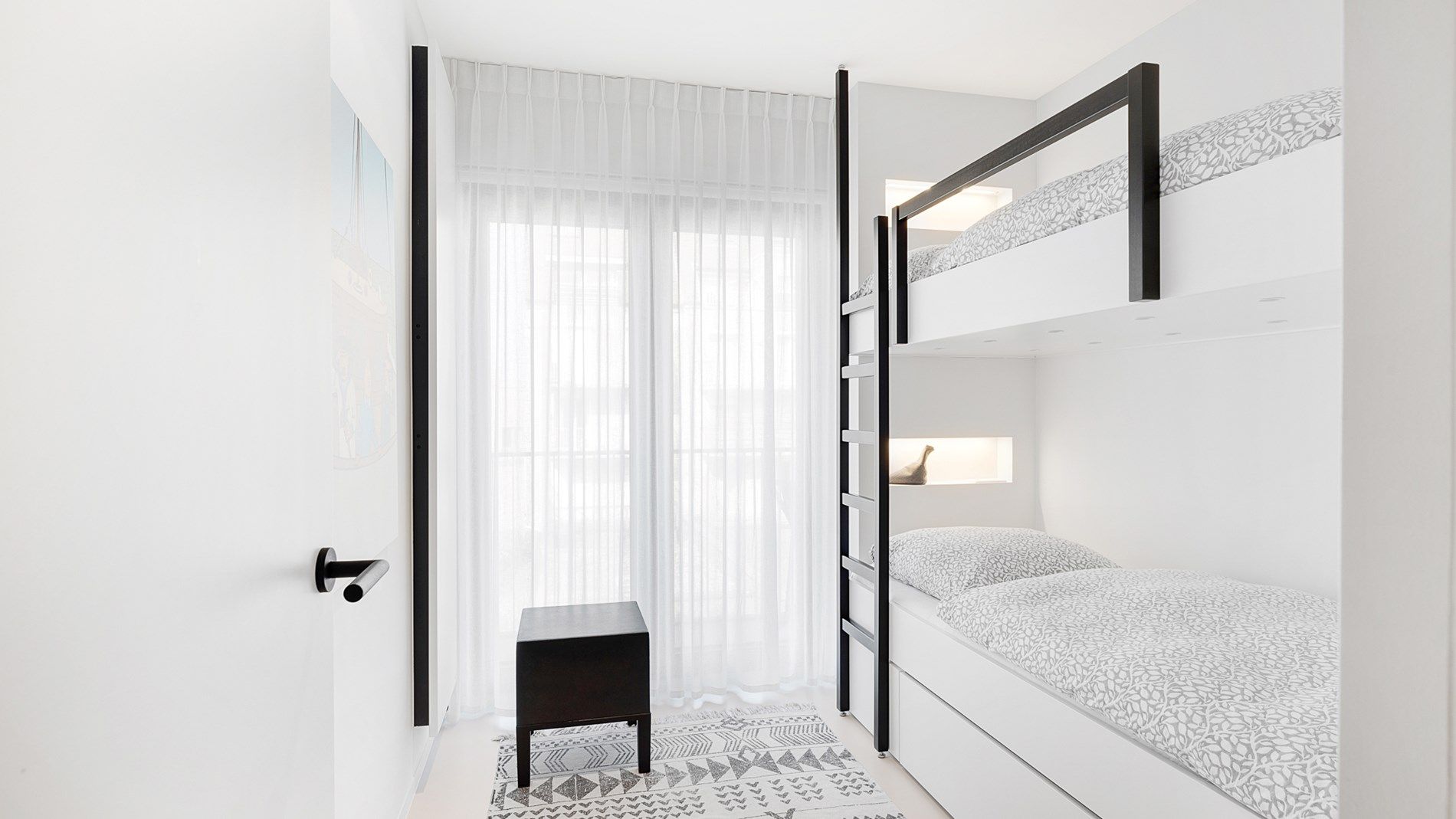 Uitzonderlijk luxueus afgewerkt appartement met zonnige terrassen, gelegen vlakbij de winkels van de Lippenslaan.  foto 25