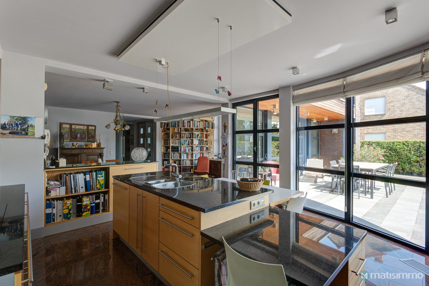GELIJKVLOERS APPARTEMENT MET TUIN EN TWEE SLAAPKAMERS NABIJ HET STADSCENTRUM VAN BILZEN foto 11