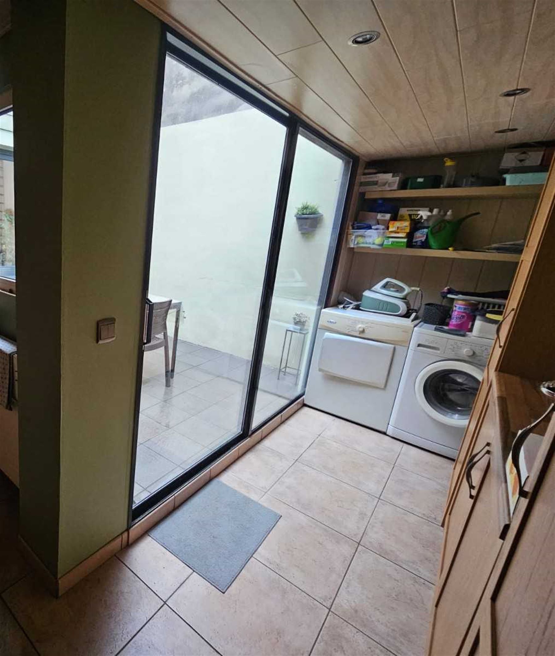 Bel-etage met ruime garage en atelier! foto 5