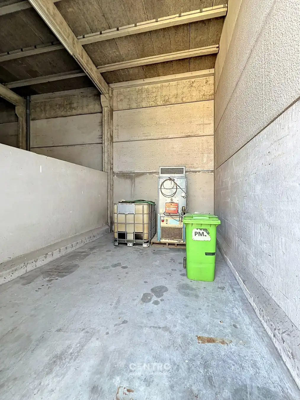 Instapklaar bedrijfspand (±345 m²) met magazijn, kantoor én 4 verhuurbare opslagunits, 1 garage en ruime parking op 603 m²  te INGELMUNSTER! foto 19