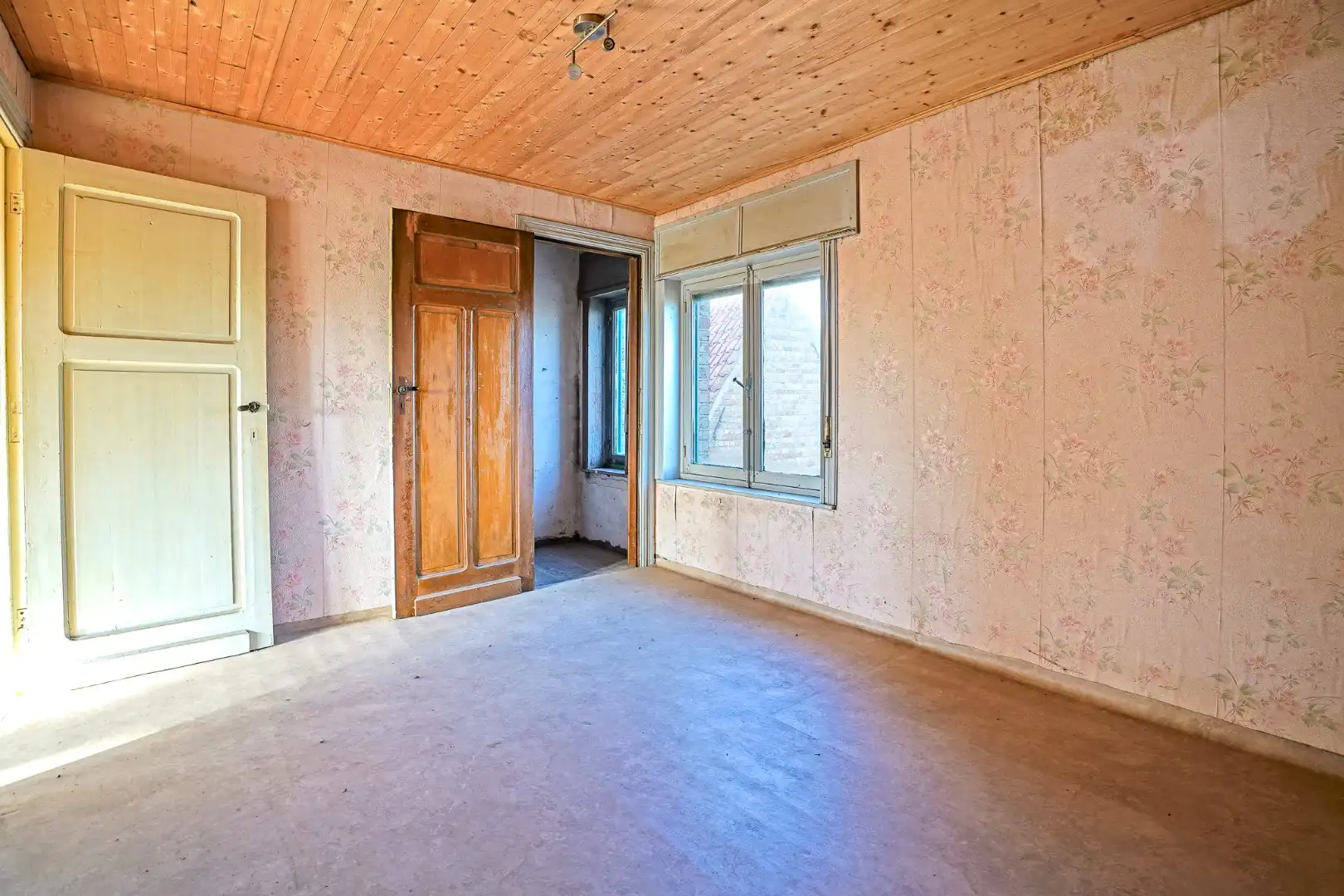 Te renoveren woning met 5 slaapkamers op 8.102 m²  te Diksmuide! foto 5
