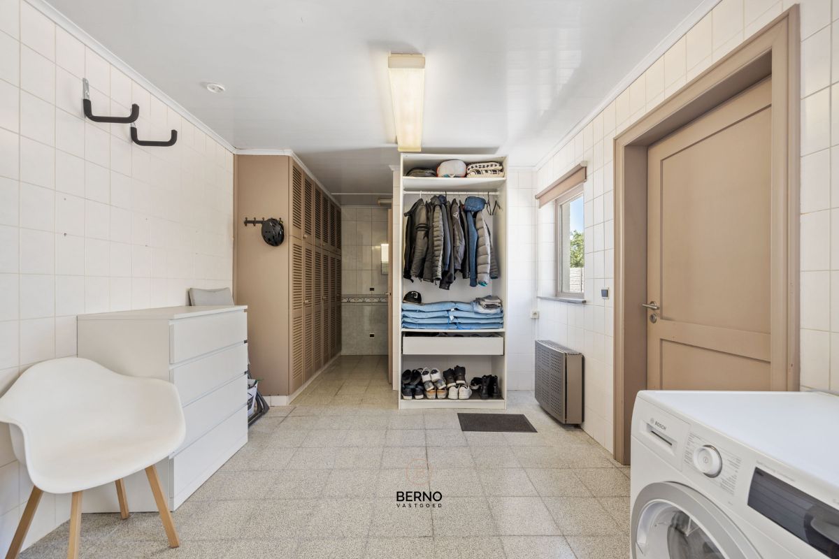 Instapklare rijwoning met 3 slaapkamers, ruime garage en zongerichte tuin. foto 22