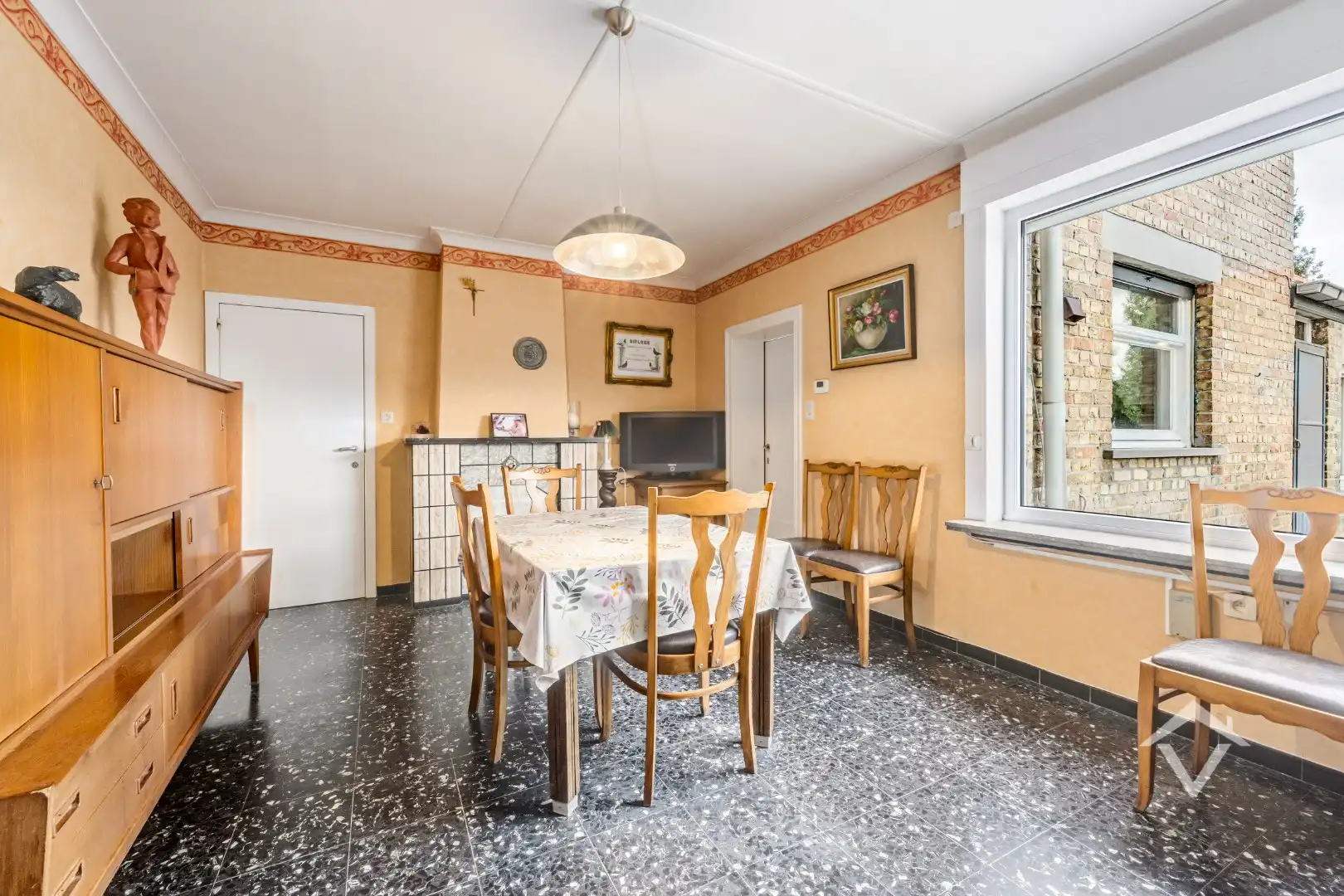 Ruime woning met bijgebouwen in Gistel: 5 Slaapkamers, 368m² Woonoppervlakte op een perceel van 1801m² foto 15