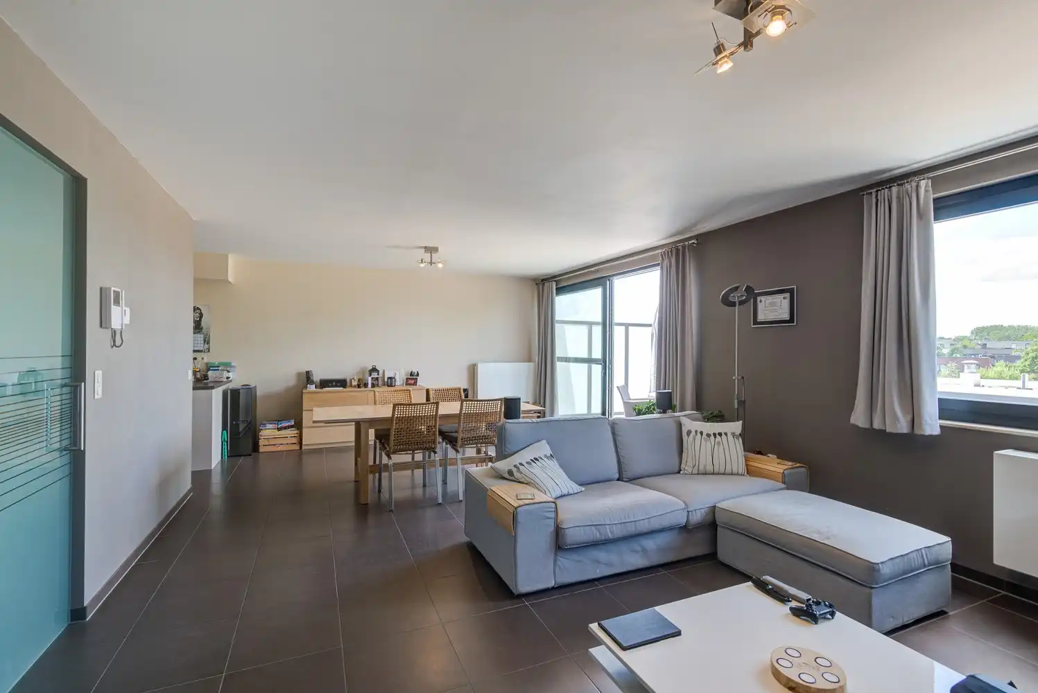INSTAPKLAAR APPARTEMENT MET 2 SLAAPKAMERS EN AUTOTAANPLAATS NABIJ HET CENTRUM VAN BILZEN foto 3