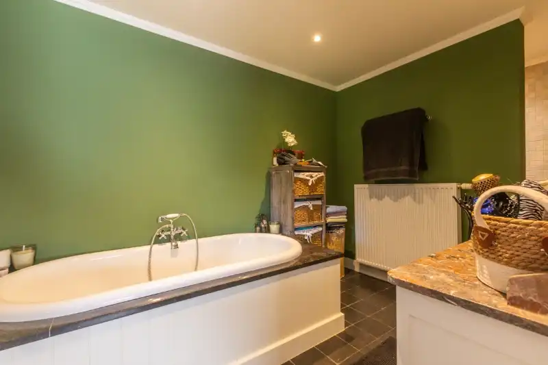 Verder af te werken, doch onmiddellijk bewoonbare ruime woning (399m²)  met 4 slpks (meer mogelijk), tuin, garage ....ENERGIELABEL C... foto 8