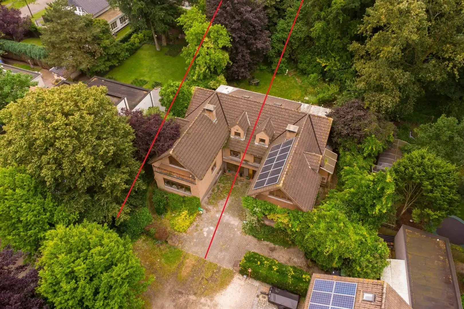 Karaktervolle half open villa met grote tuin 1.189m² in een rustige straat. foto 4