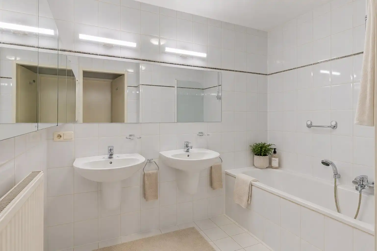 Ruimte en comfort in het bruisende hart van Brasschaat! foto 14