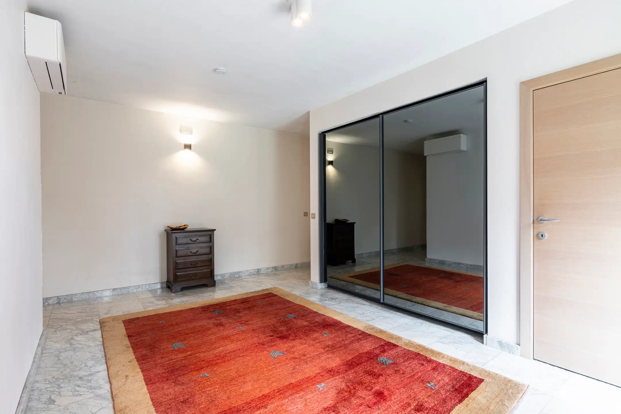 Ruime, recent gerenoveerde villa met 5 slpks op 2.430 m² foto 11