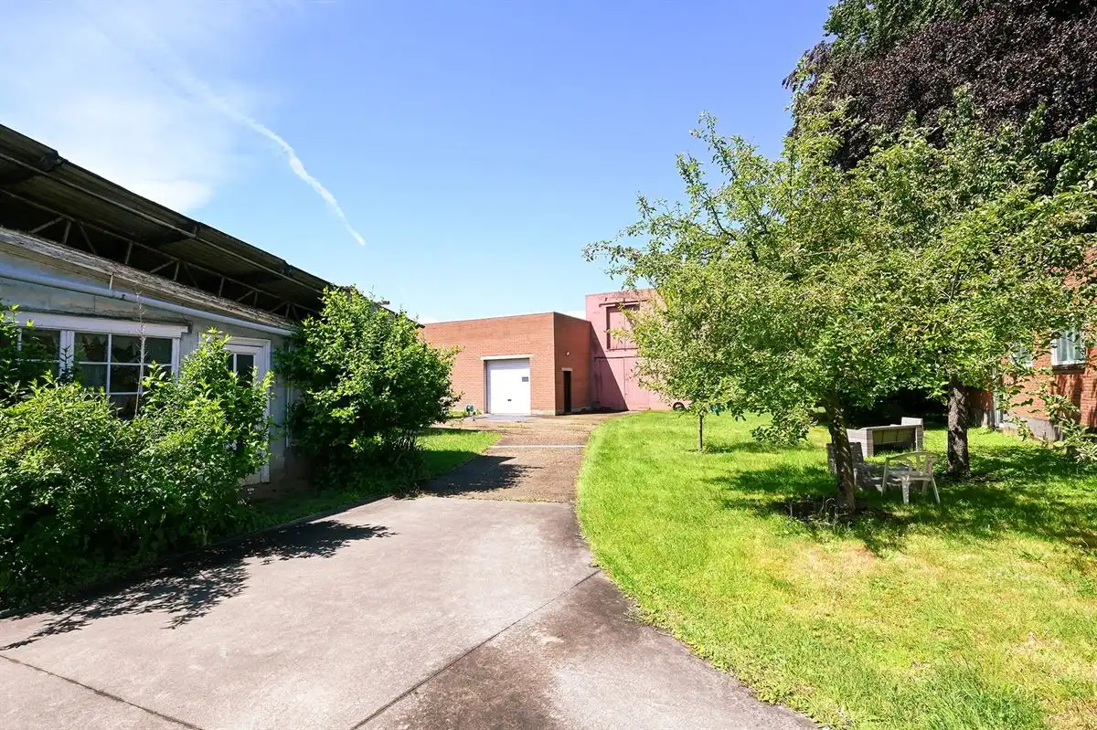Te renoveren woning en magazijnen op 3100m² foto 12