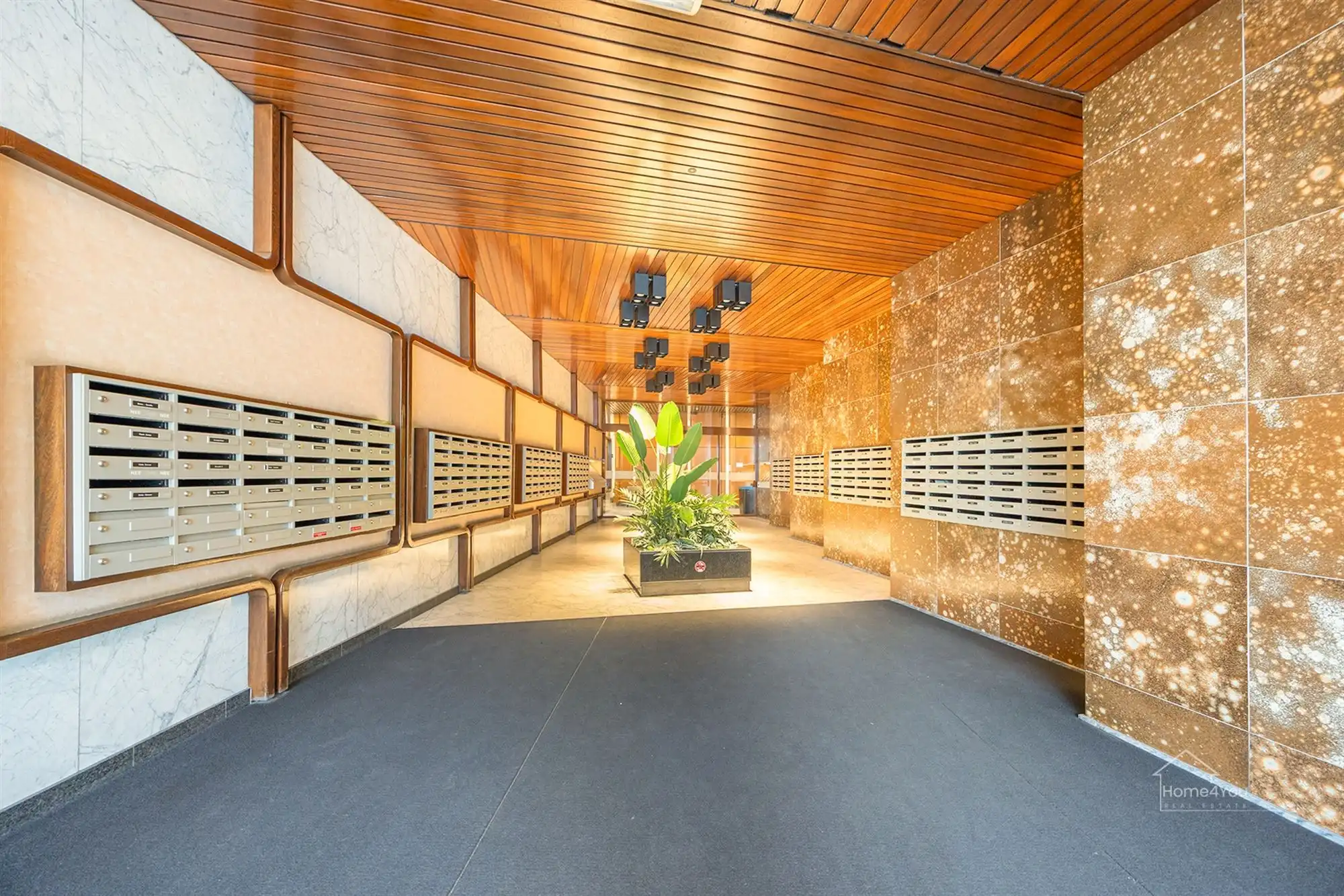 Instapklaar en lichtrijk appartement met 3 slaapkamers foto 3