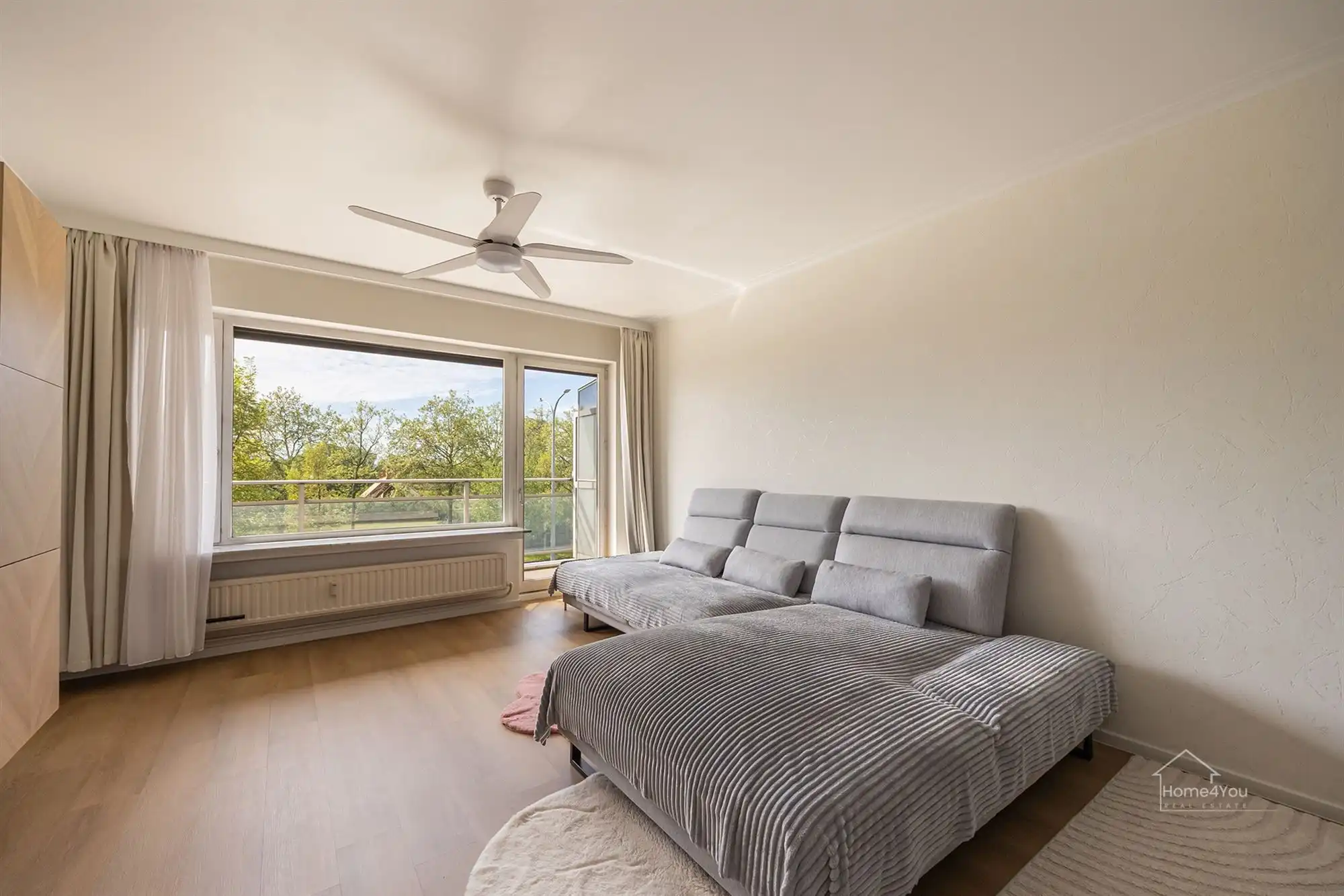 Instapklaar en lichtrijk appartement met 3 slaapkamers foto 3