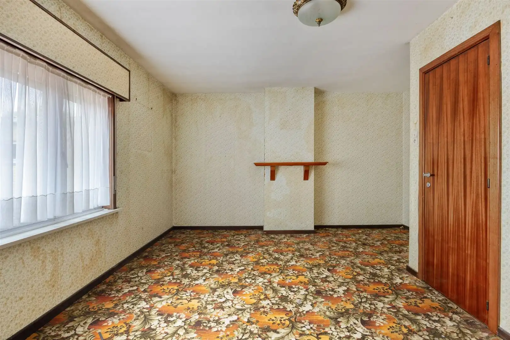 Te renoveren woning met zeer goede structuur en zijtoegang! foto 14