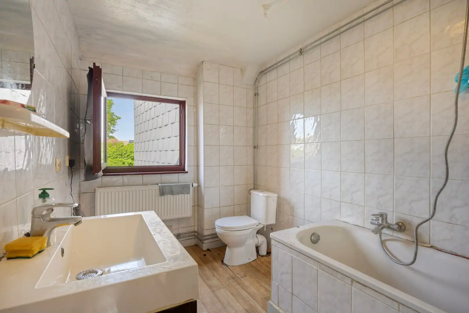 Commercieel gelegen handelspand met appartement met 3 slaapkamers en leuke stadstuin ! foto 21