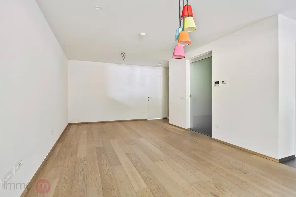 Recent gelijkvloers app. met 2 slaapkamers, tuin en 2 autostaanplaatsen. foto 6