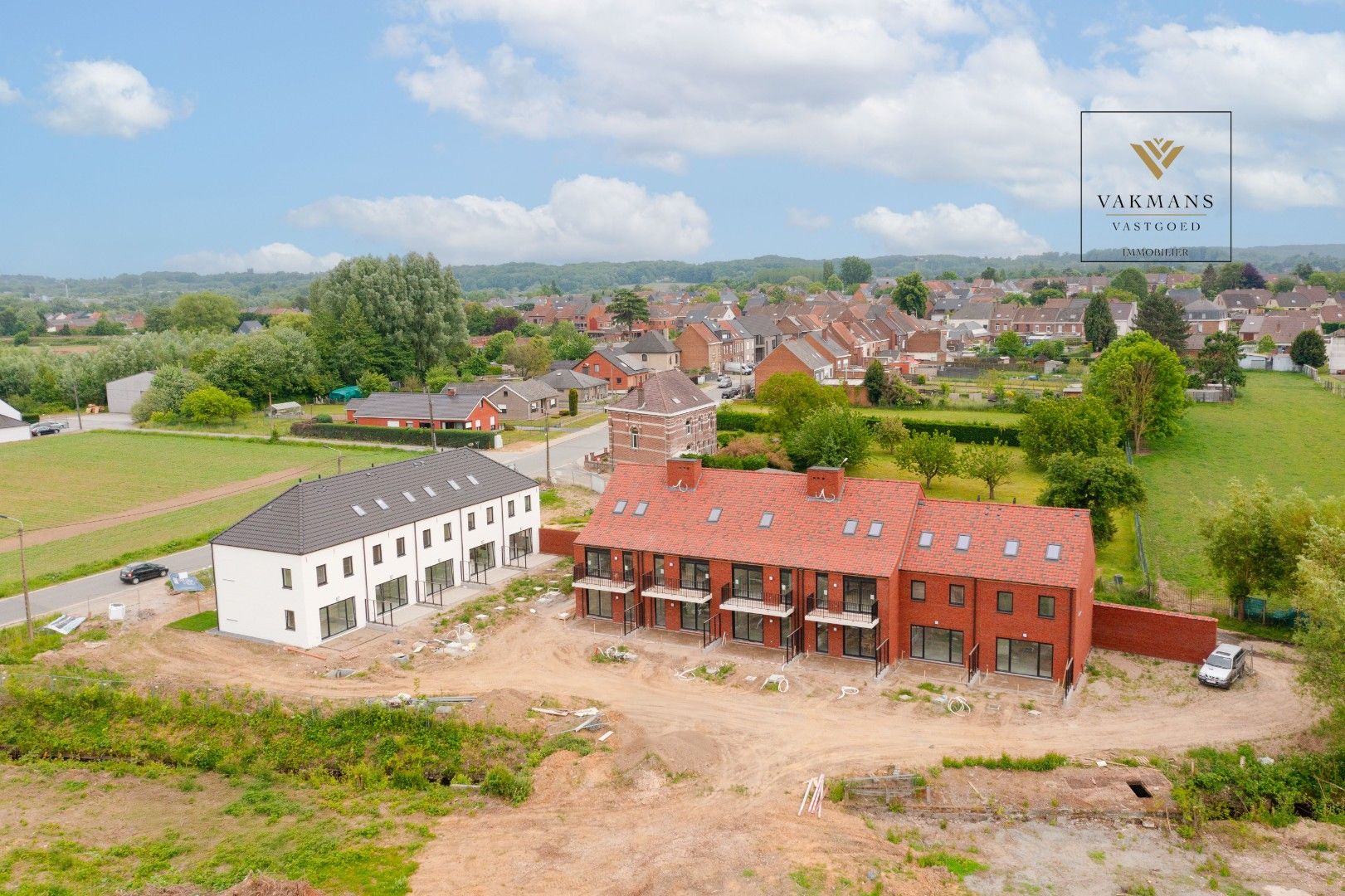 Een landelijke nieuwbouwwoning met zichten op de heuvels foto 3