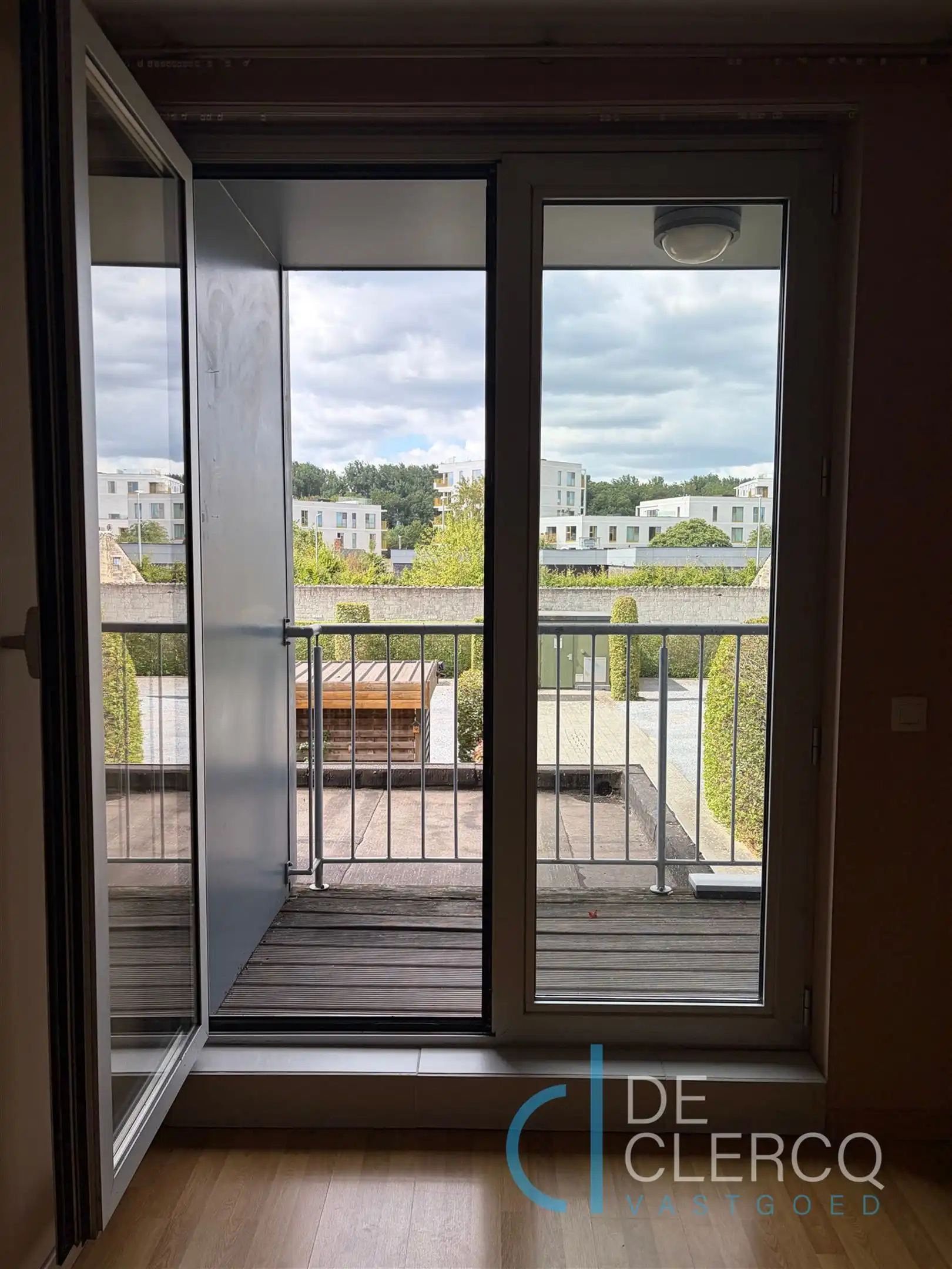 Tweeslaapkamer appartement met autostaanplaats te huur Gent! foto 10