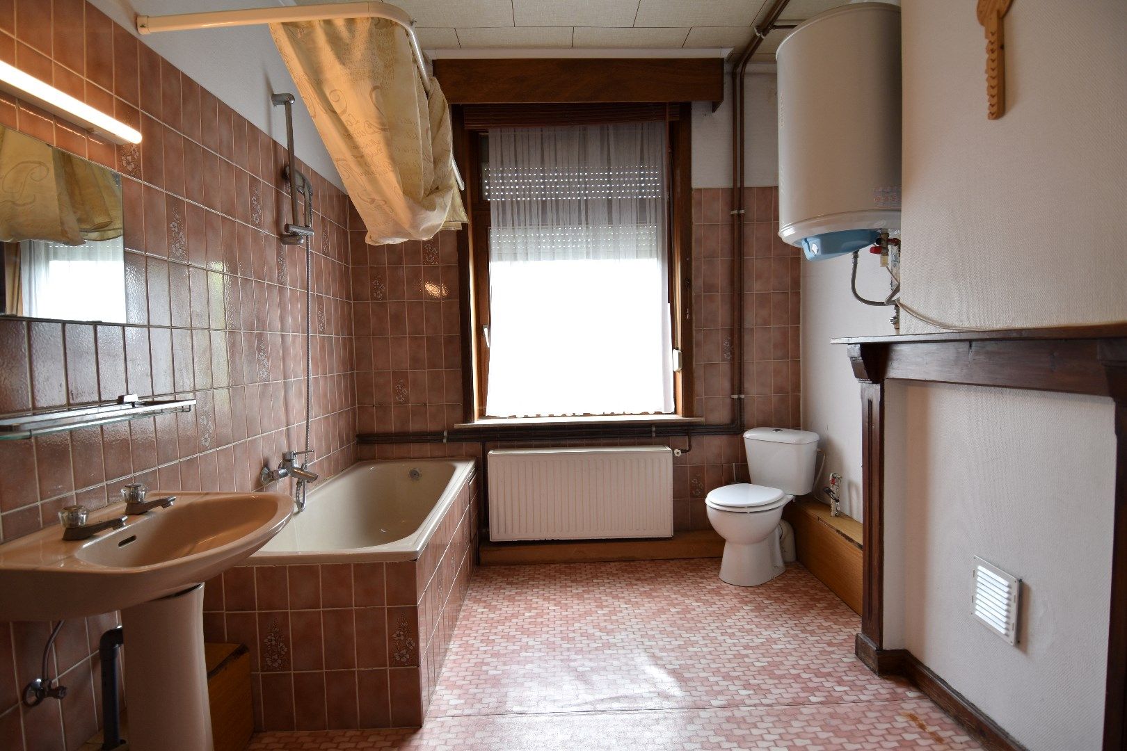 Ruime 3-slaapkamerwoning met bovenliggend appartement (woning) te koop in centrum-Kortrijk foto 5