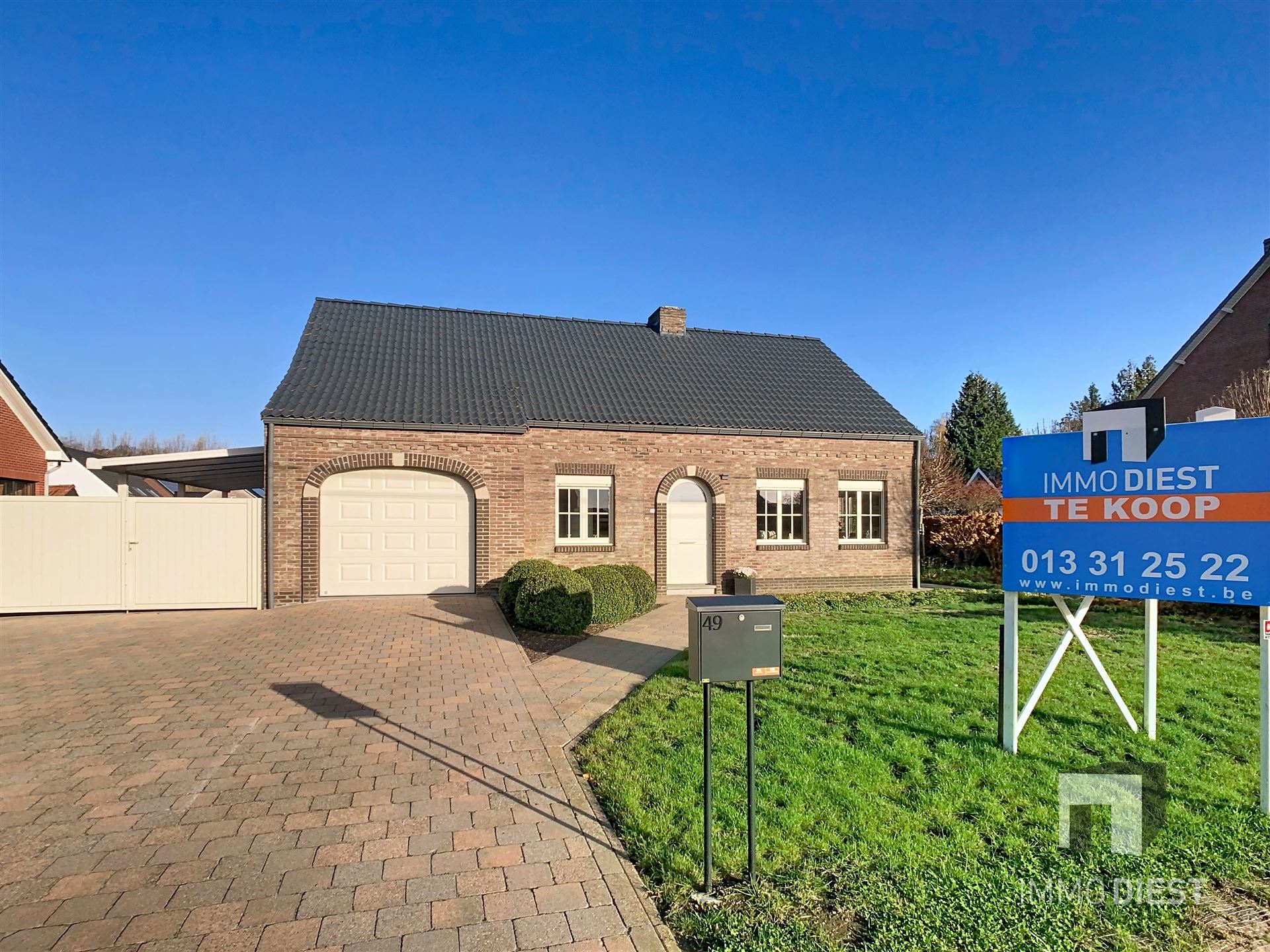 Aantrekkelijke en instapklare woning met 3 slaapkamers en prachtig aangelegde tuin op 12a 77ca. foto 38