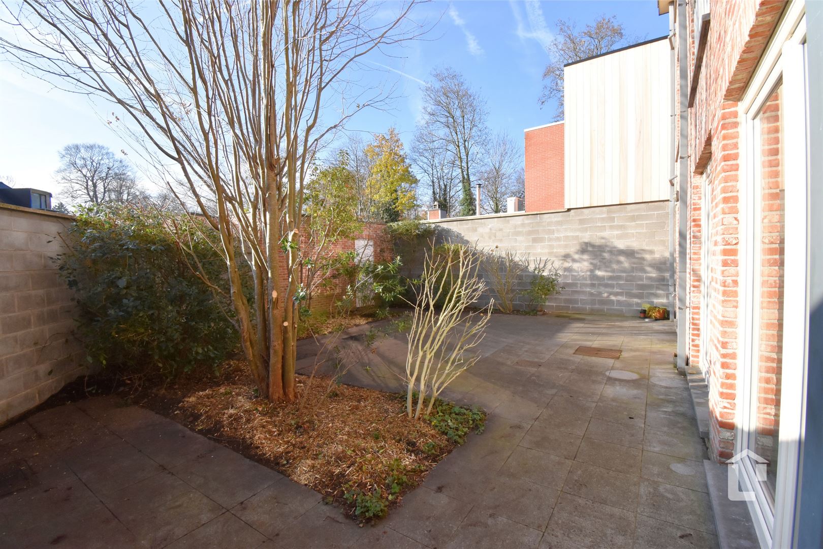 Ruim, recent gelijkvloers appartement in centrum Sint-Denijs-Westerm foto 15