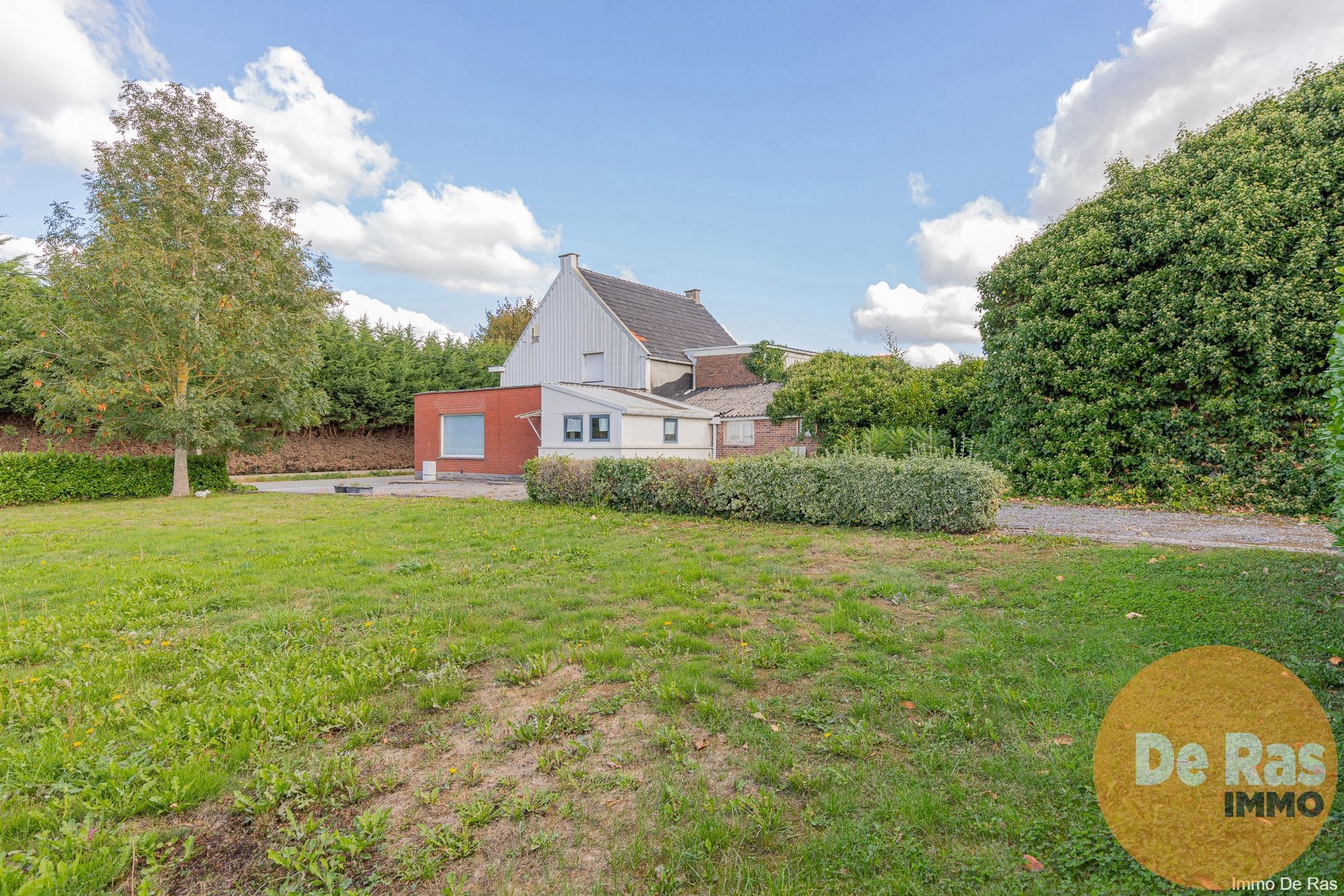 LEDE– Te renoveren woning op perceel van 12a 71ca foto 2