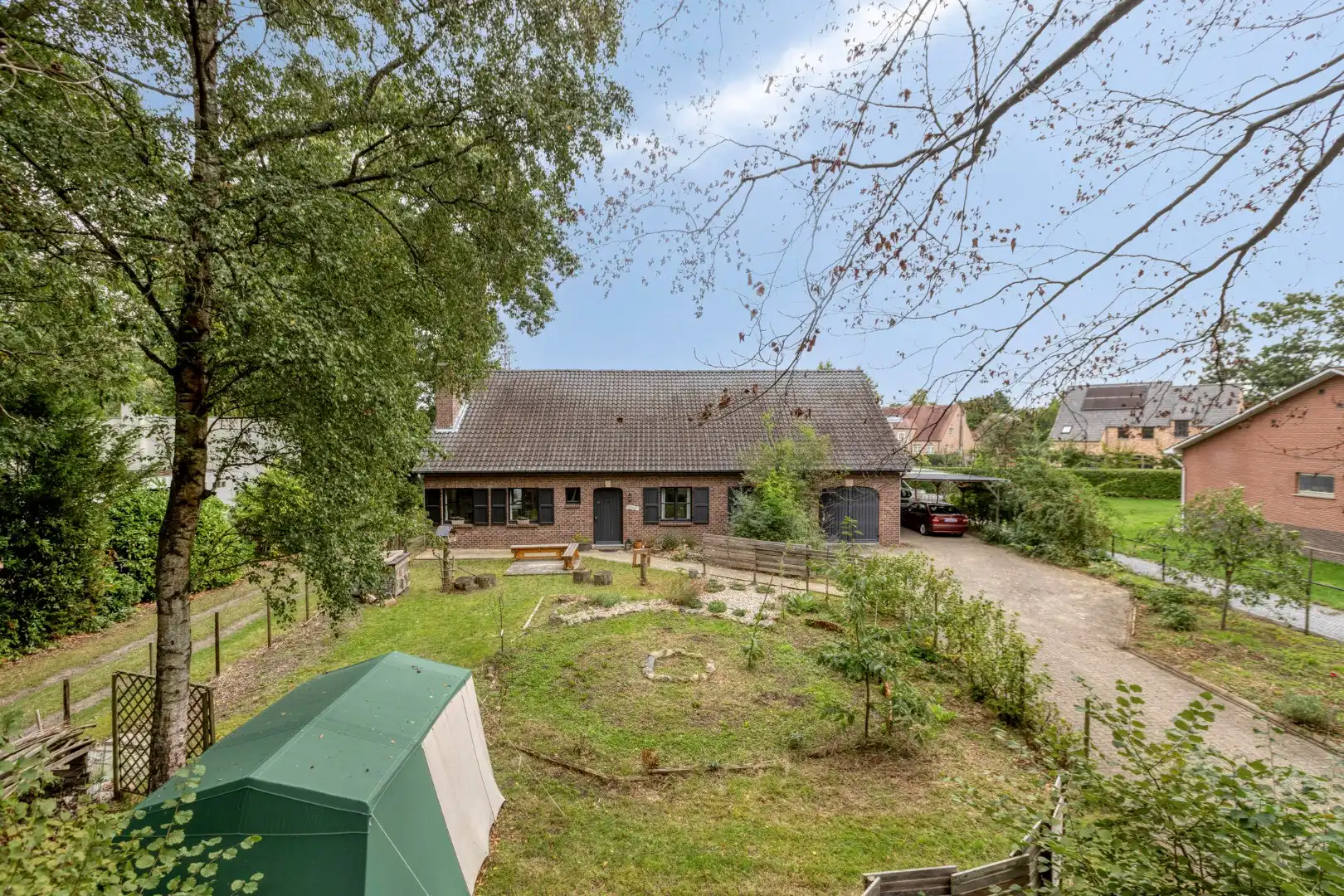 Ruime woning met 5 slpks gelegen op een rustige locatie met een vlotte verbinding naar de omliggende gemeenten !  foto 44