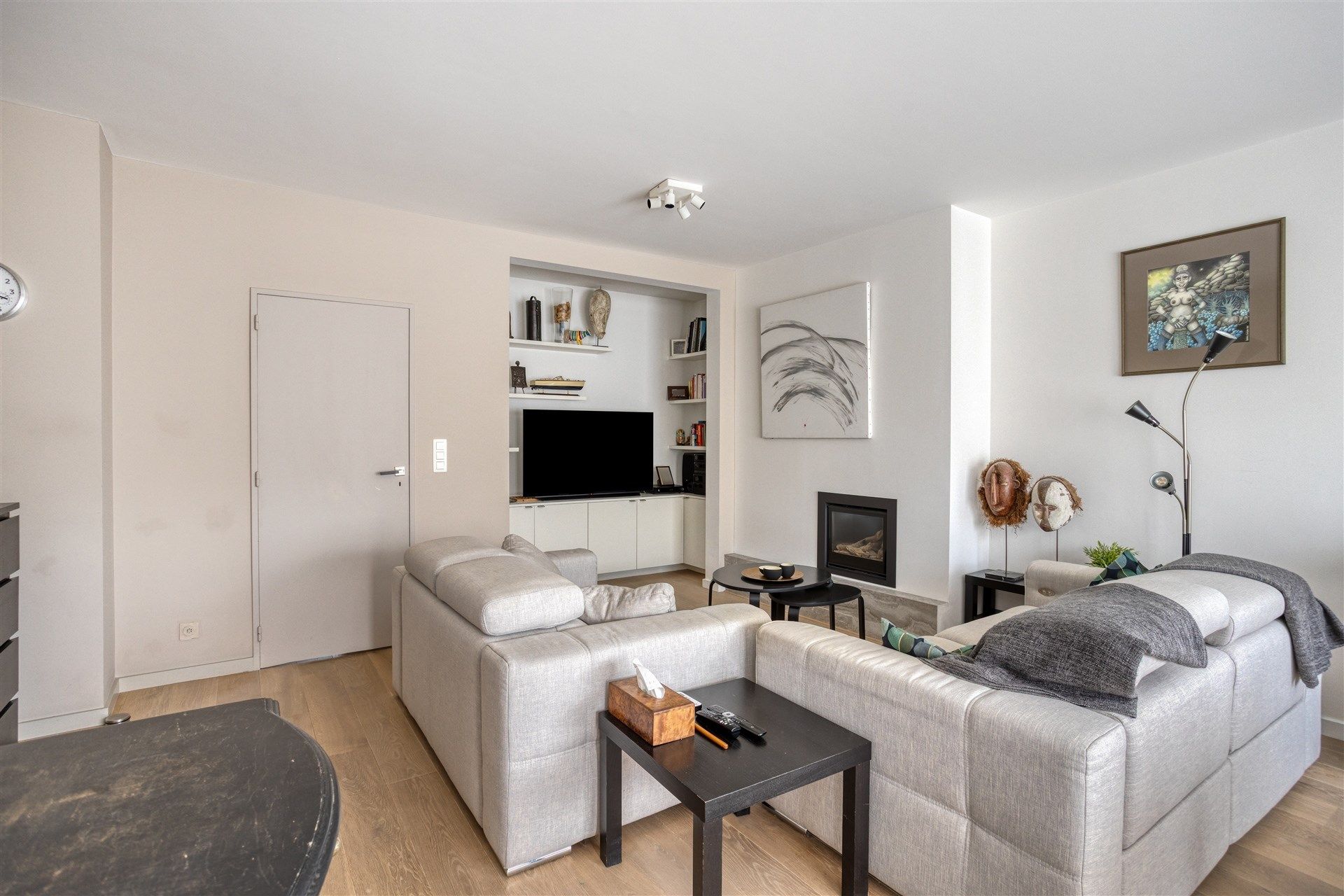 appartement foto {{pictureIndex}}
