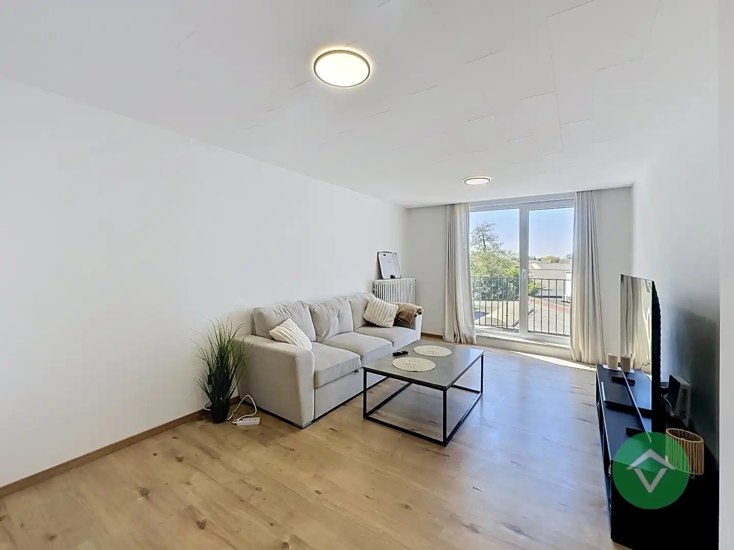 Ruim duplex-appartement met 2 slaapkamers en terrassen in hartje Torhout foto 4