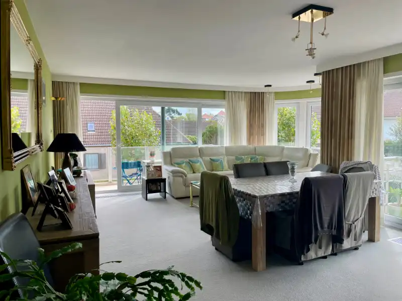 Ruim en rustig  gelegen villa-appartement met 2 slaapkamers en 3 terrassen - een unieke kans! foto 4