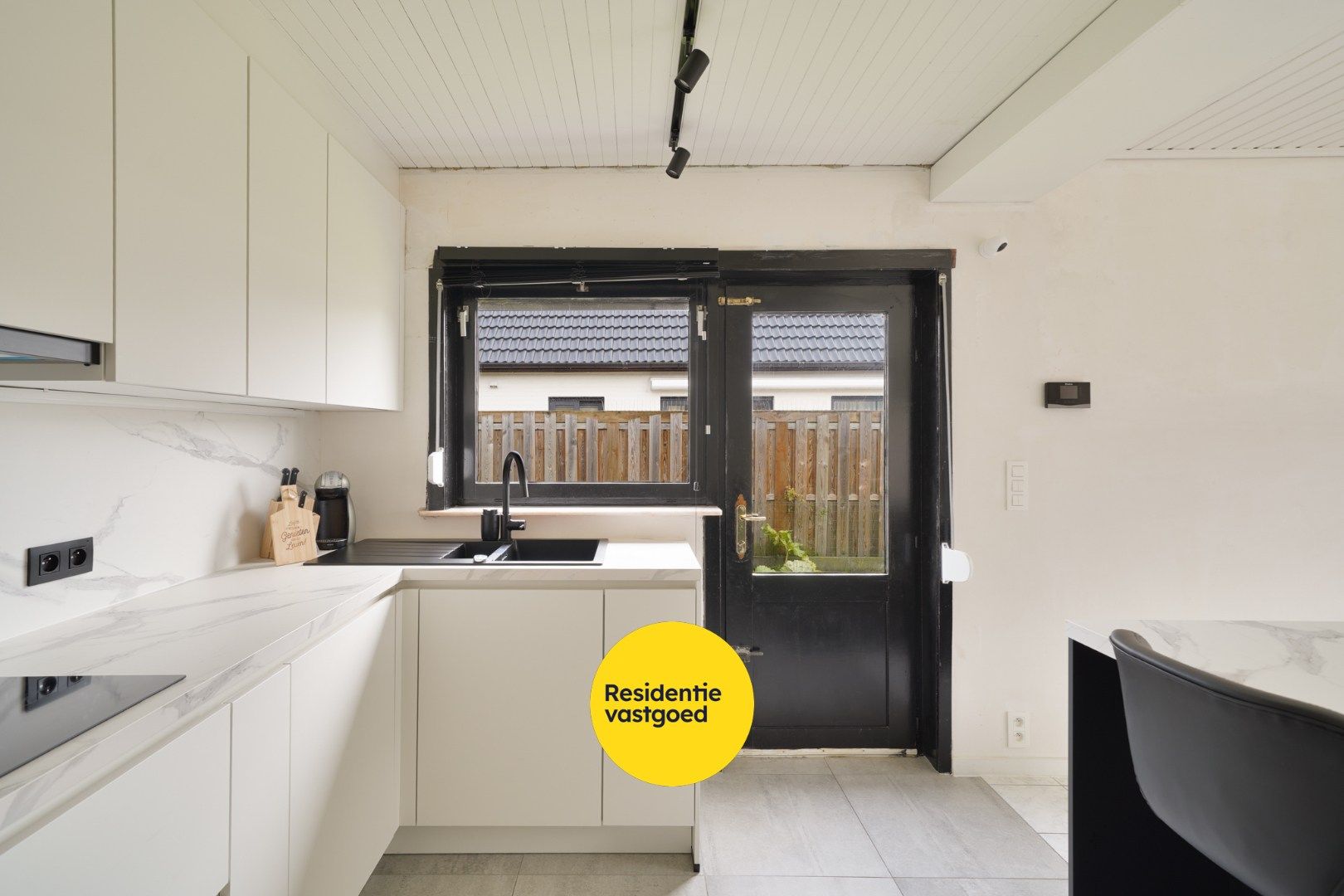 Alleenstaande bungalow in rustige wijk van Stene foto 12