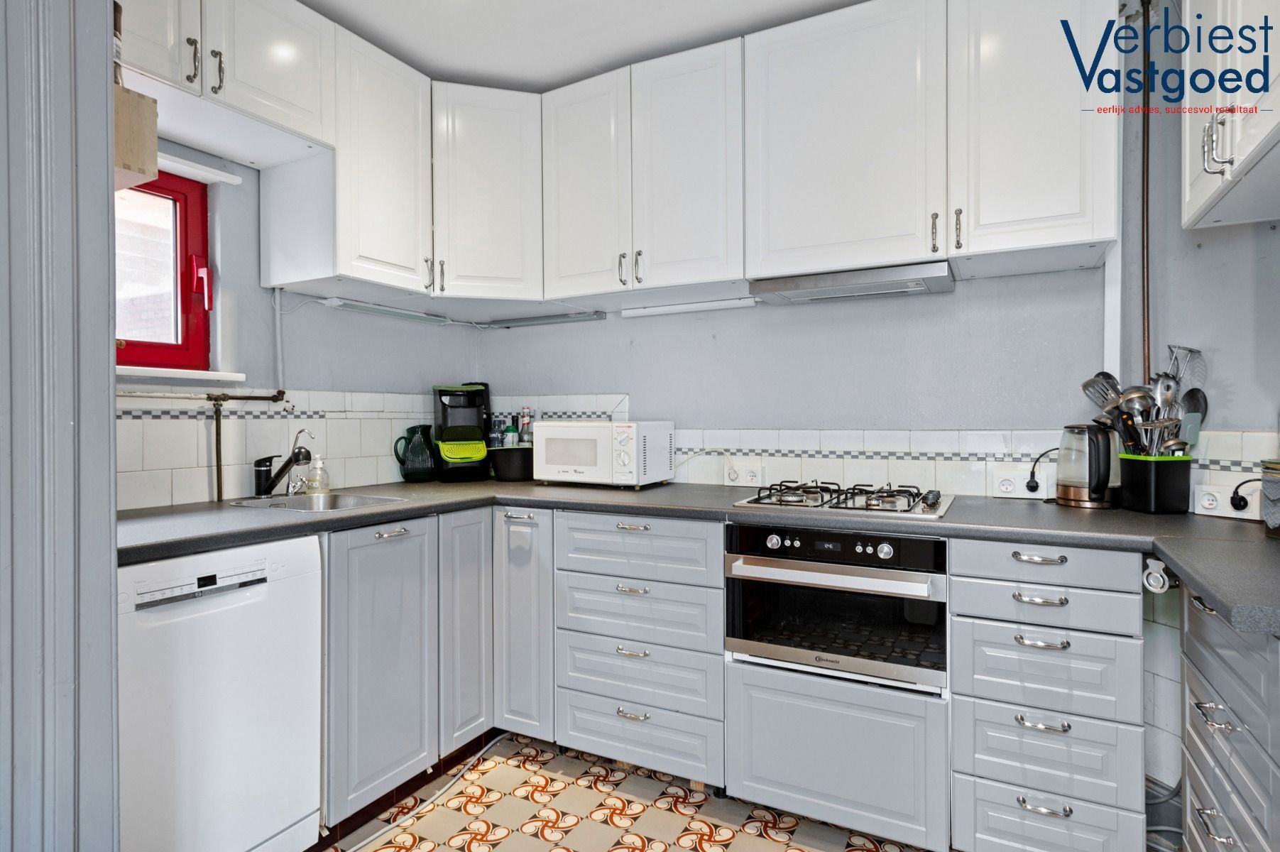 Charmante en Instapklare Woning met Unieke Tuin in Ekeren. foto 10