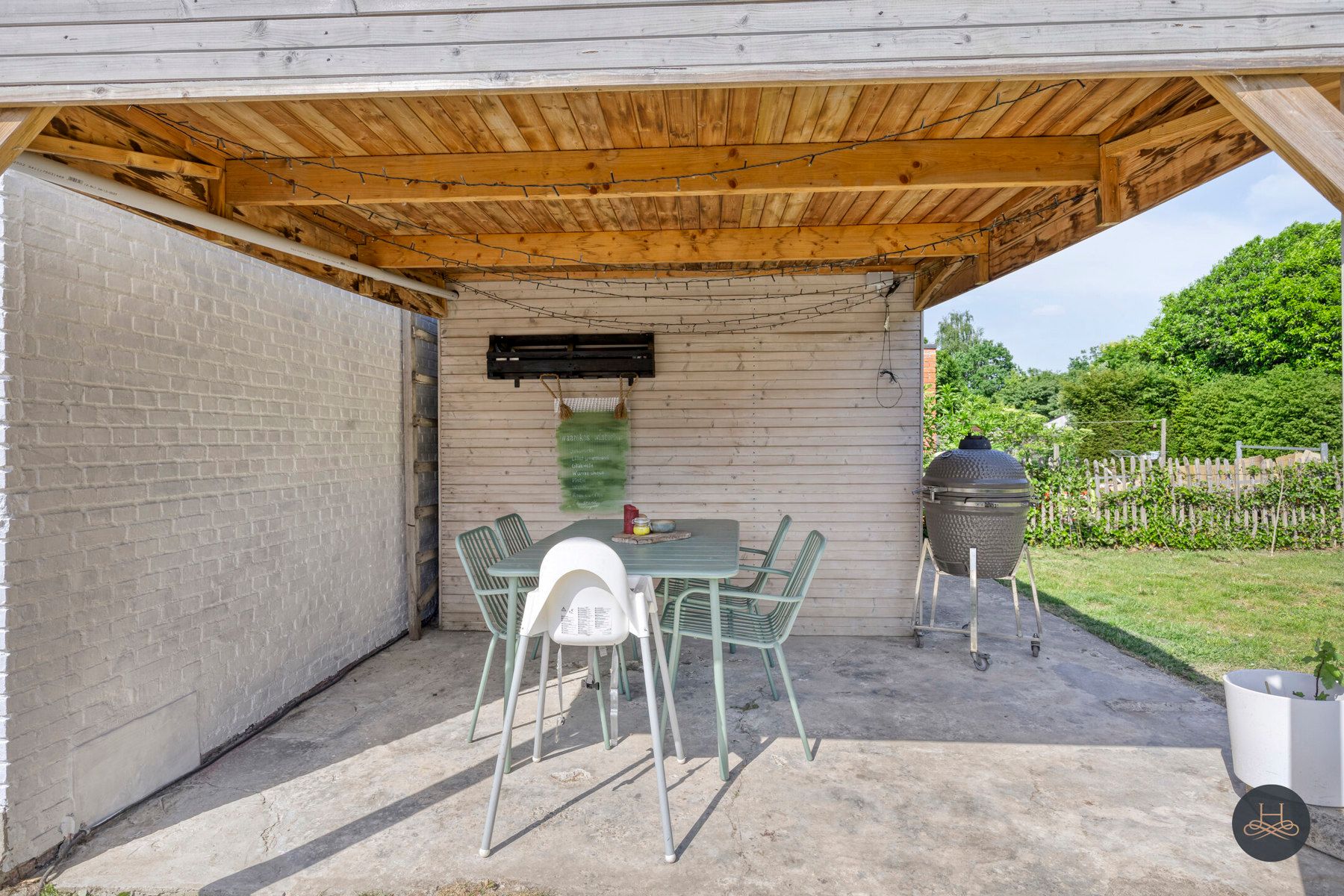 Volledig gerenoveerde open woning met ruime, praktische tuin foto 26