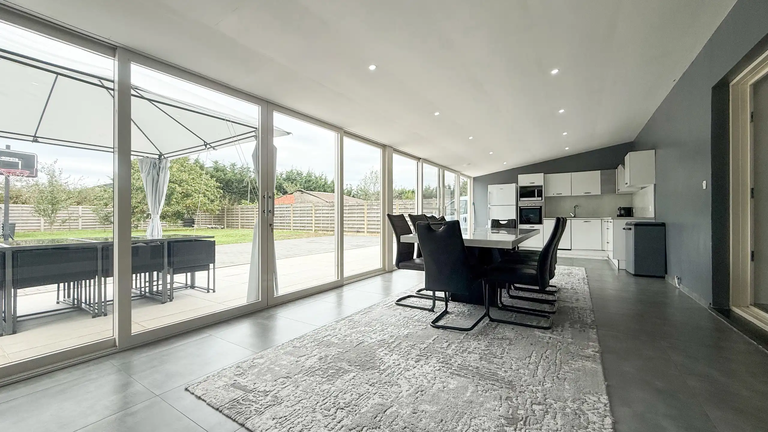 Exclusieve villa met luxueuze leefruimte en 7slpk + veranda! foto 2