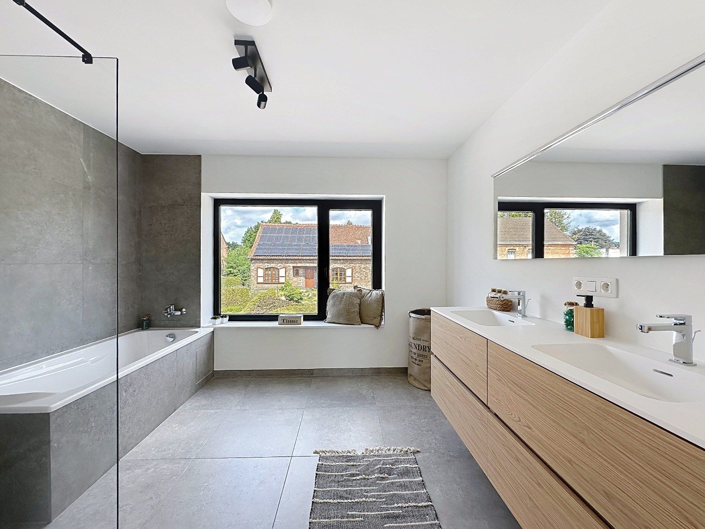 Instapklare vernieuwbouwwoning in het hart van Wezemaal foto 15