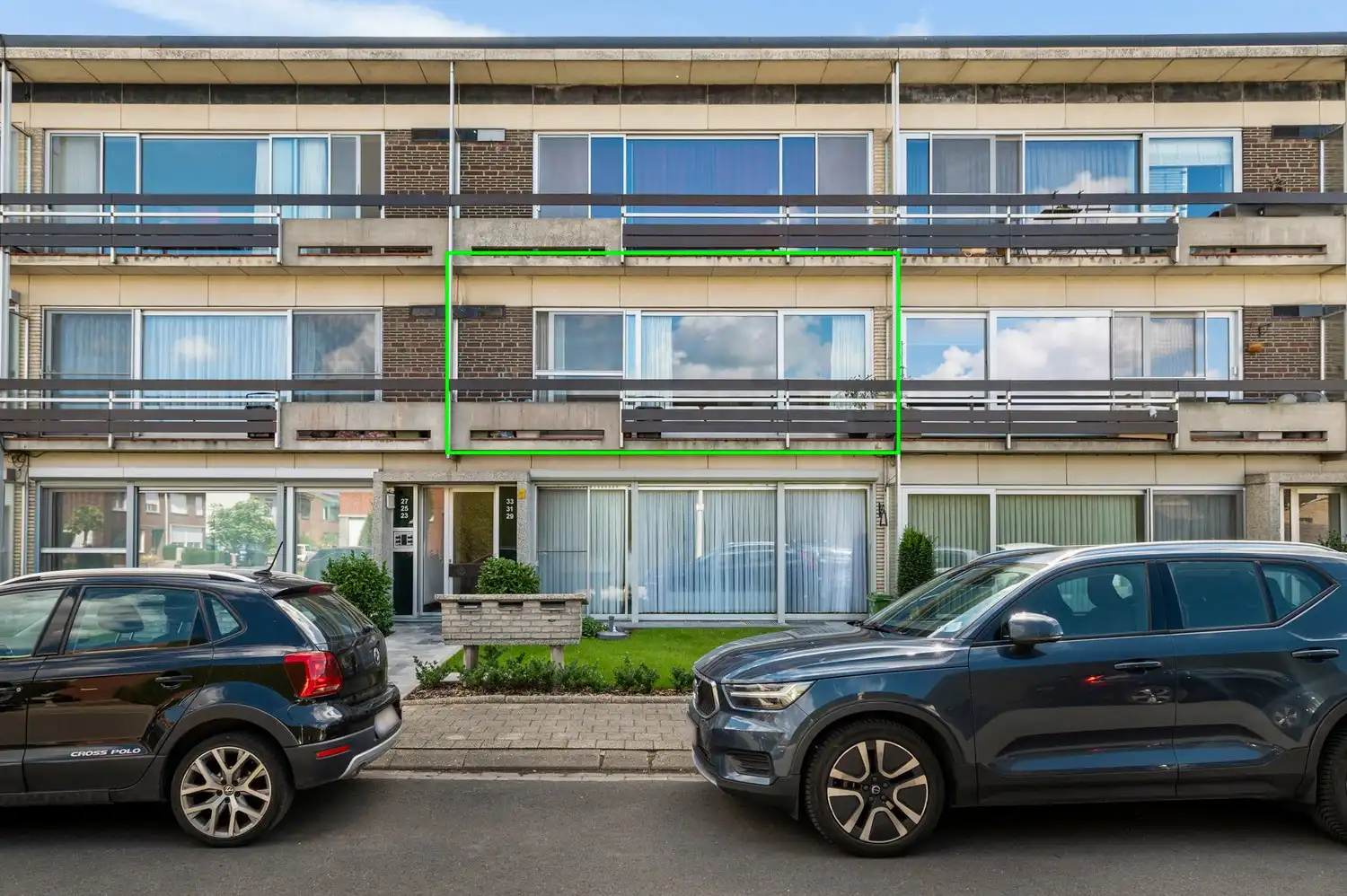 Lichtrijk appartement op de eerste verdieping met terras, kelderberging en gemeenschappelijk zwembad! foto {{pictureIndex}}
