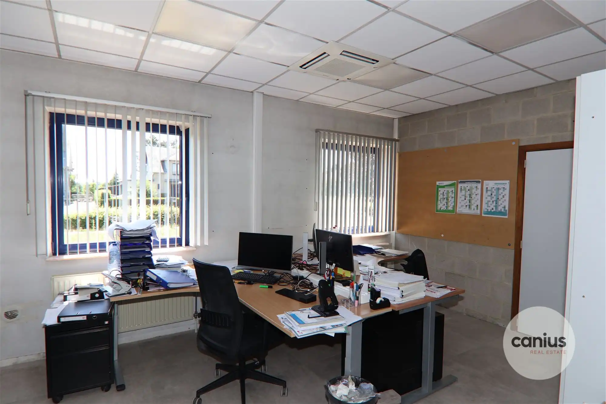 COMMERCIEEL GEBOUW MET MAGAZIJN EN WONING OP EEN ZICHTBARE LOCATIE  foto 16