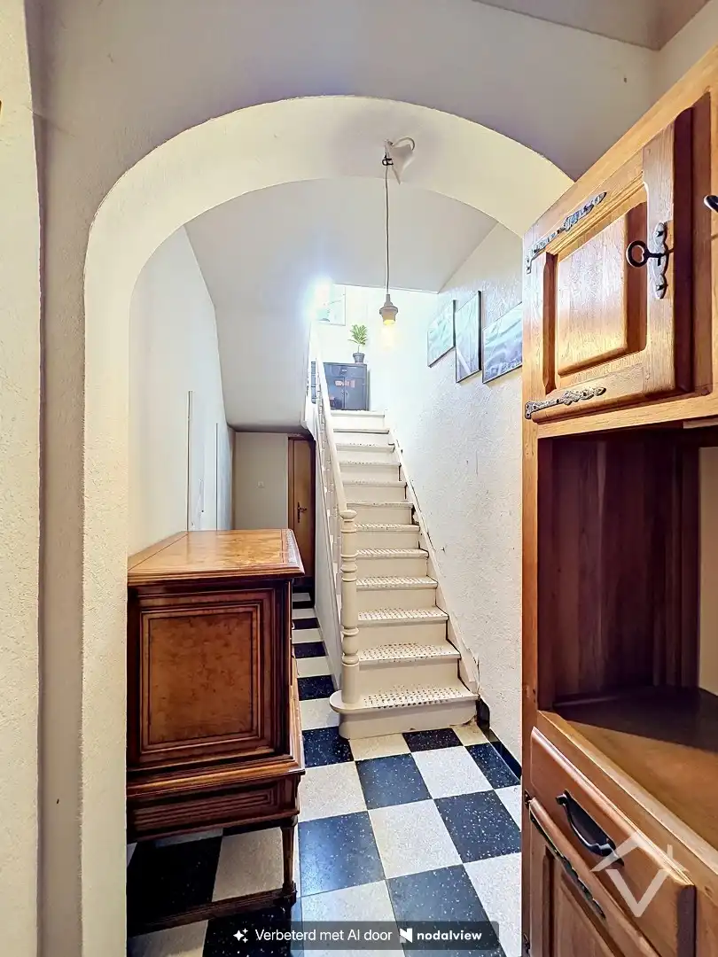 Woning met tal van mogelijkheden, 2 garages en ruim perceel van 735 m² nabij het centrum! foto 17
