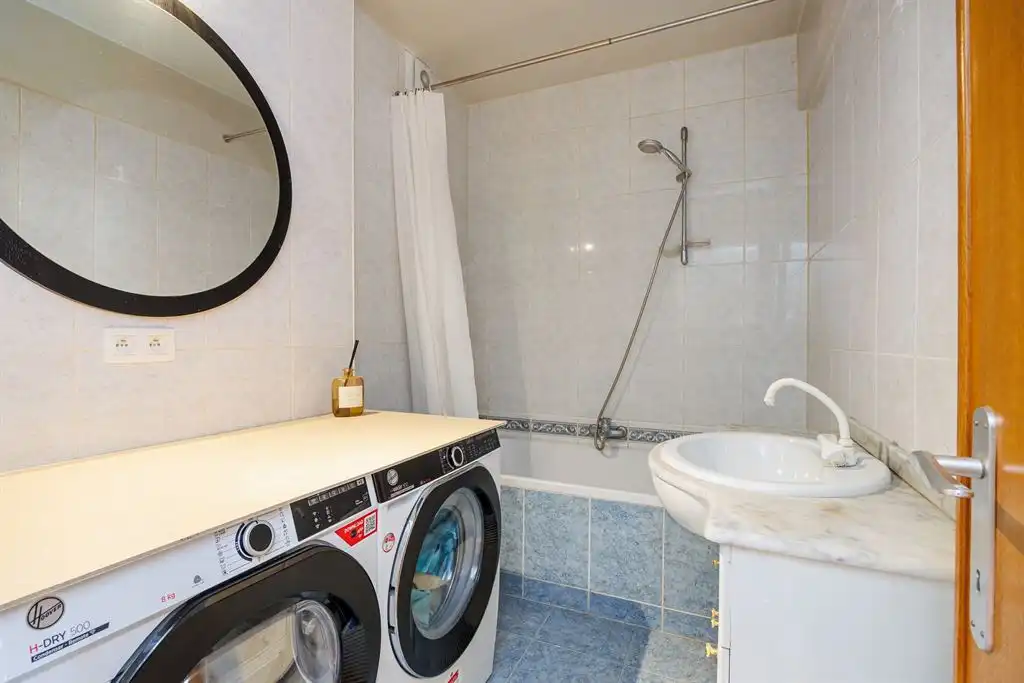 Lichtrijk appartement op authentieke blokjesparket foto 14