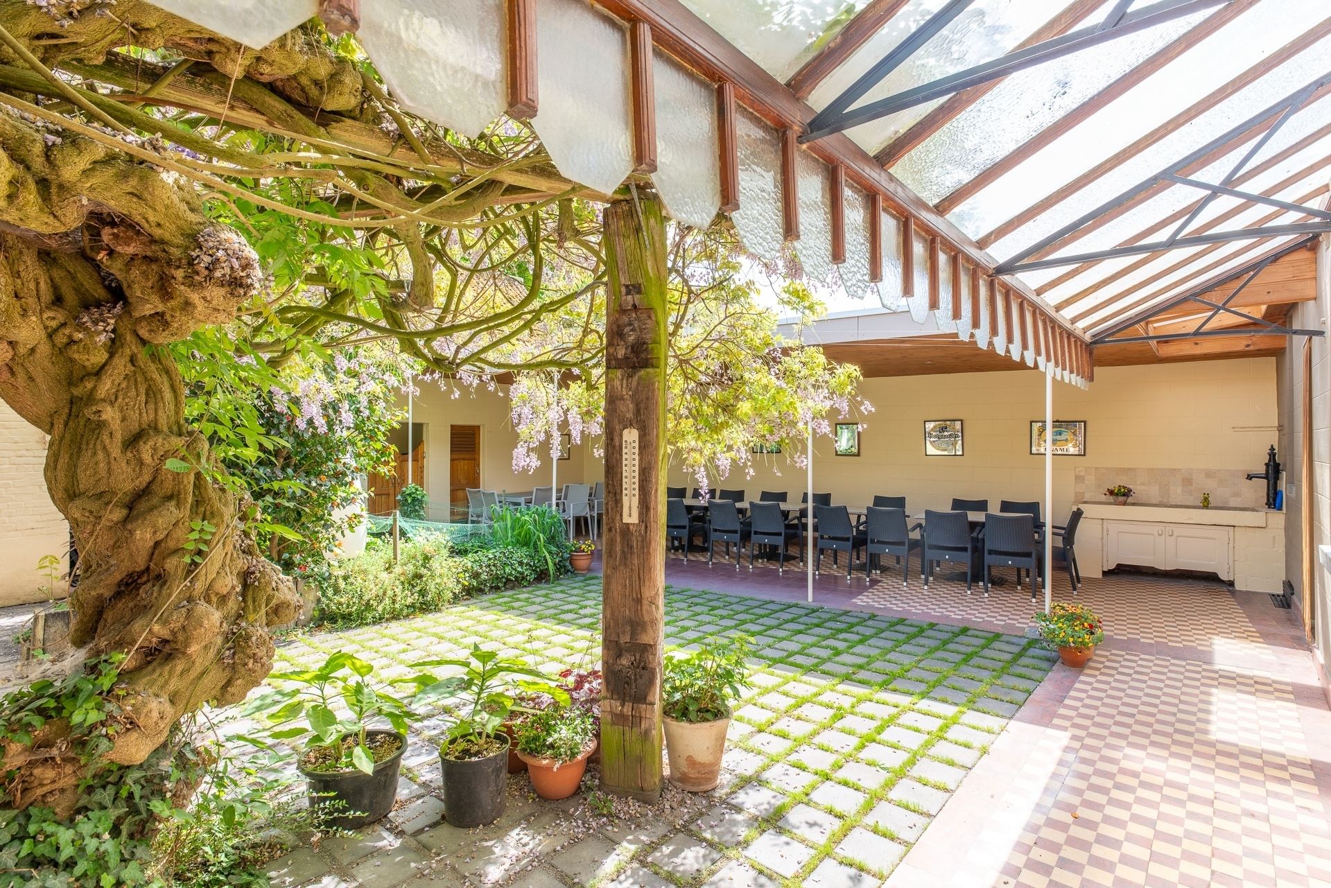 Handelspand met woonst foto 11