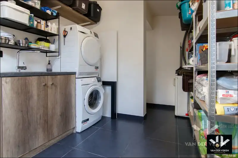 VOLLEDIG GERENOVEERDE, INSTAPKLARE GEZINSWONING foto 12