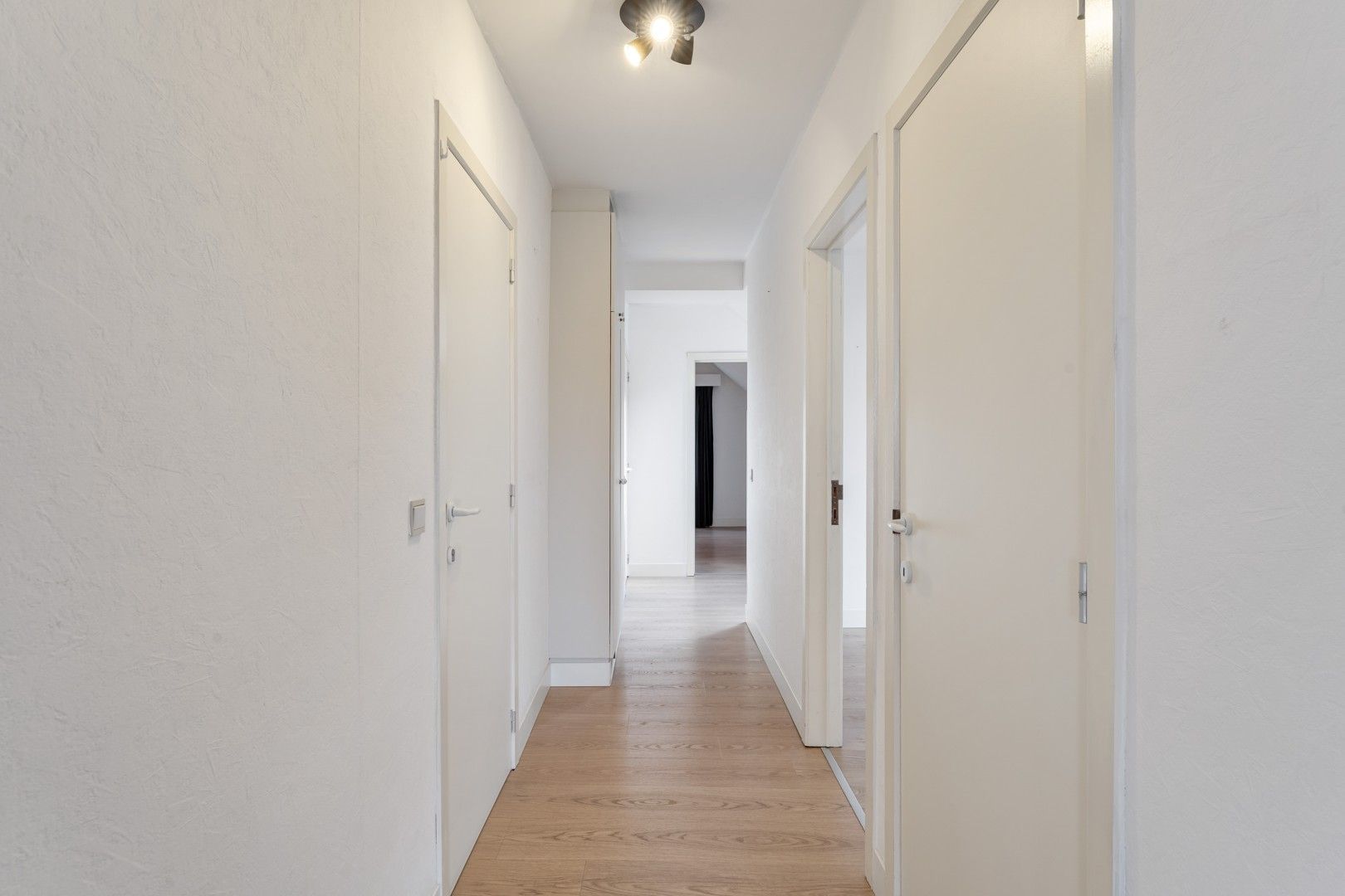 APPARTEMENT MET 2 SLAAPKAMERS IN HET HART VAN SINT-TRUIDEN. foto 9