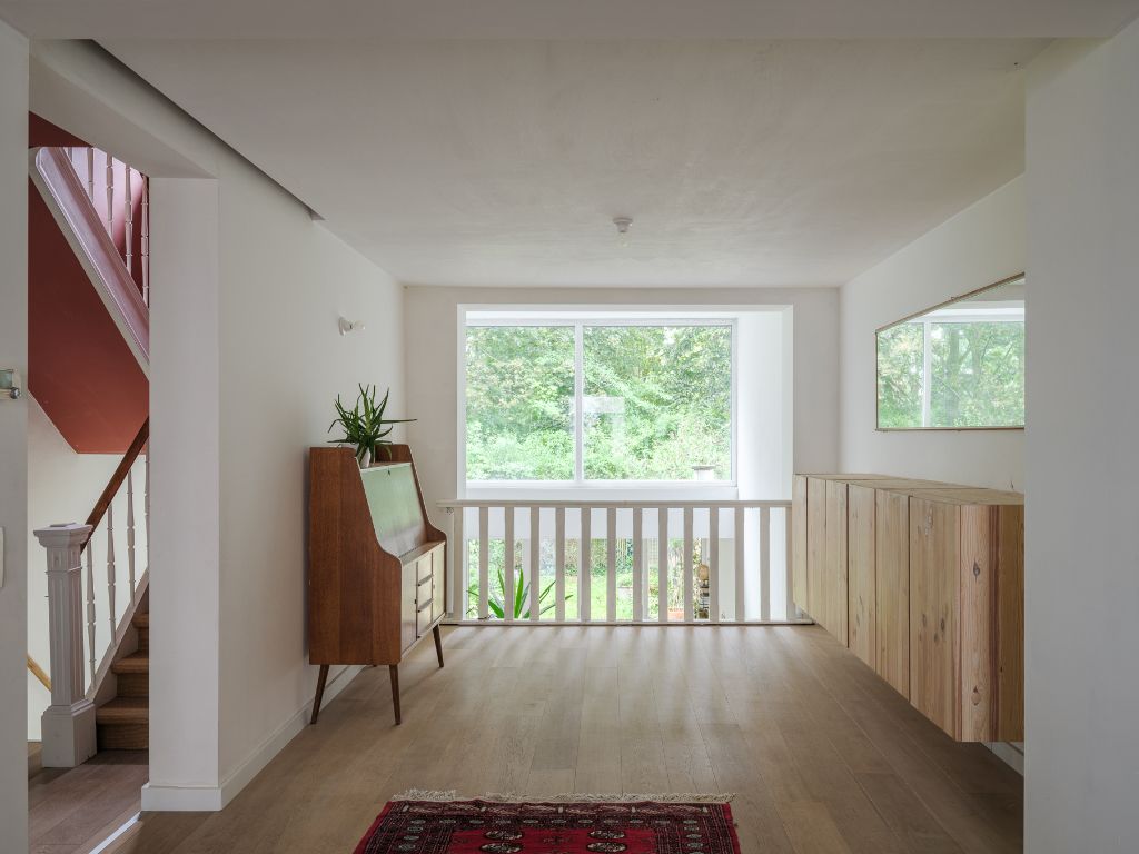 Karaktervolle burgerwoning met hedendaagse architecturale ruimtelijkheid met 3 slaapkamers, stadstuin en garage. foto 15