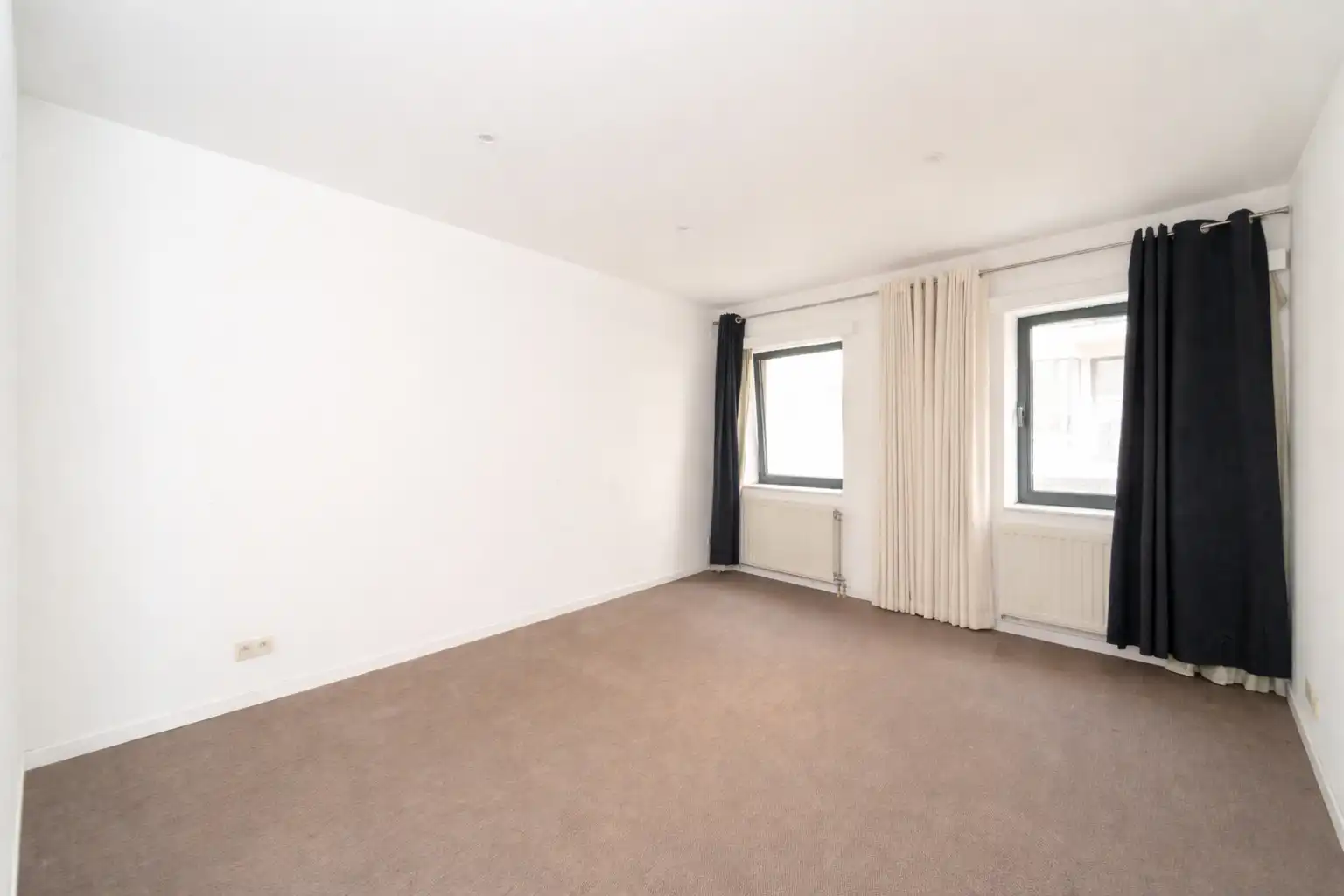 Ruim 2 slpk appartement vlakbij Sint-Baafsplein hartje Gent foto 19