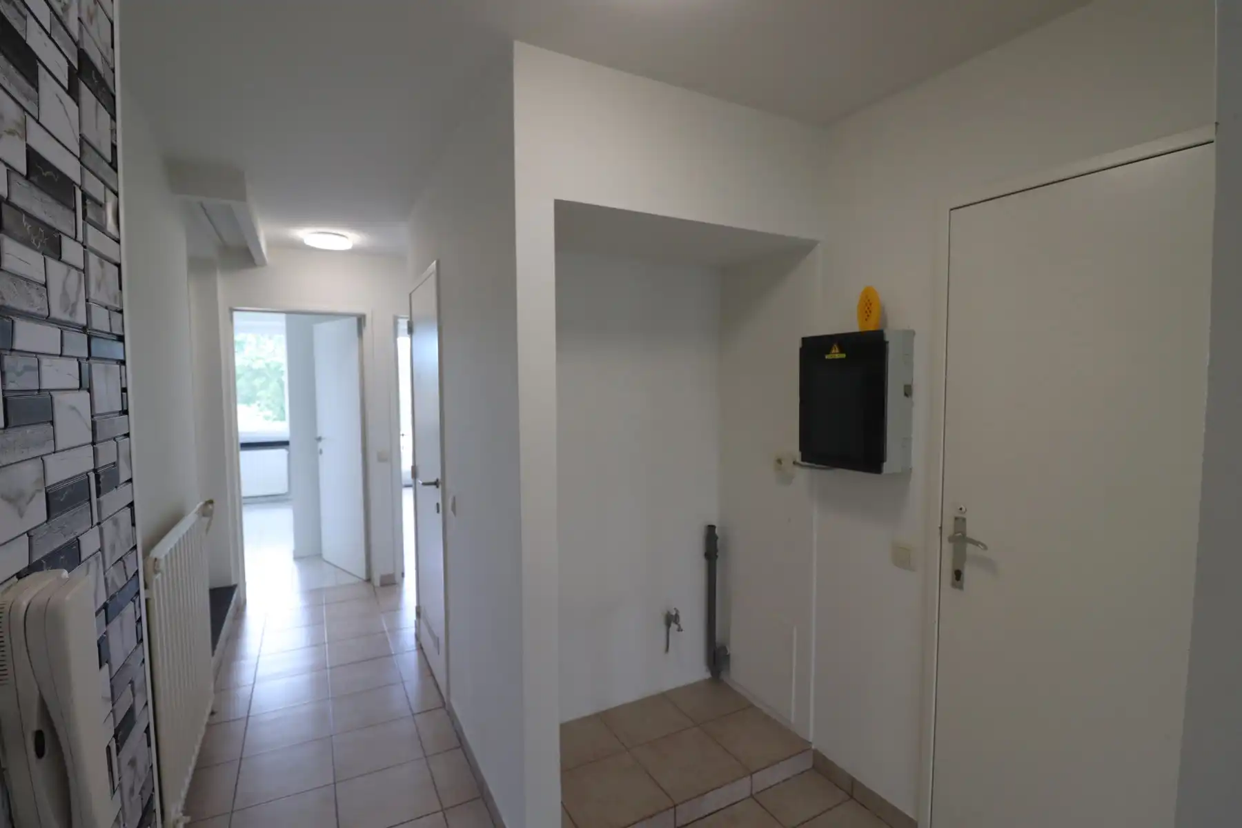 Appartement op de 3de verdieping met 2 slaapkamers en lift. foto 3