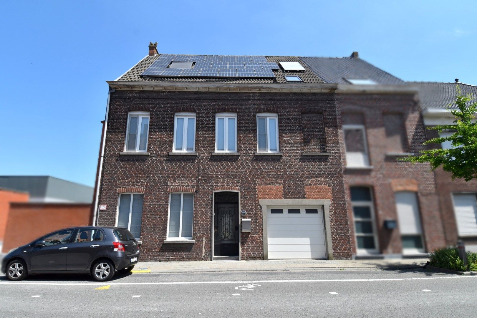 Hoofdfoto van de publicatie: Ruime karaktervolle woning op centrale locatie te Gullegem