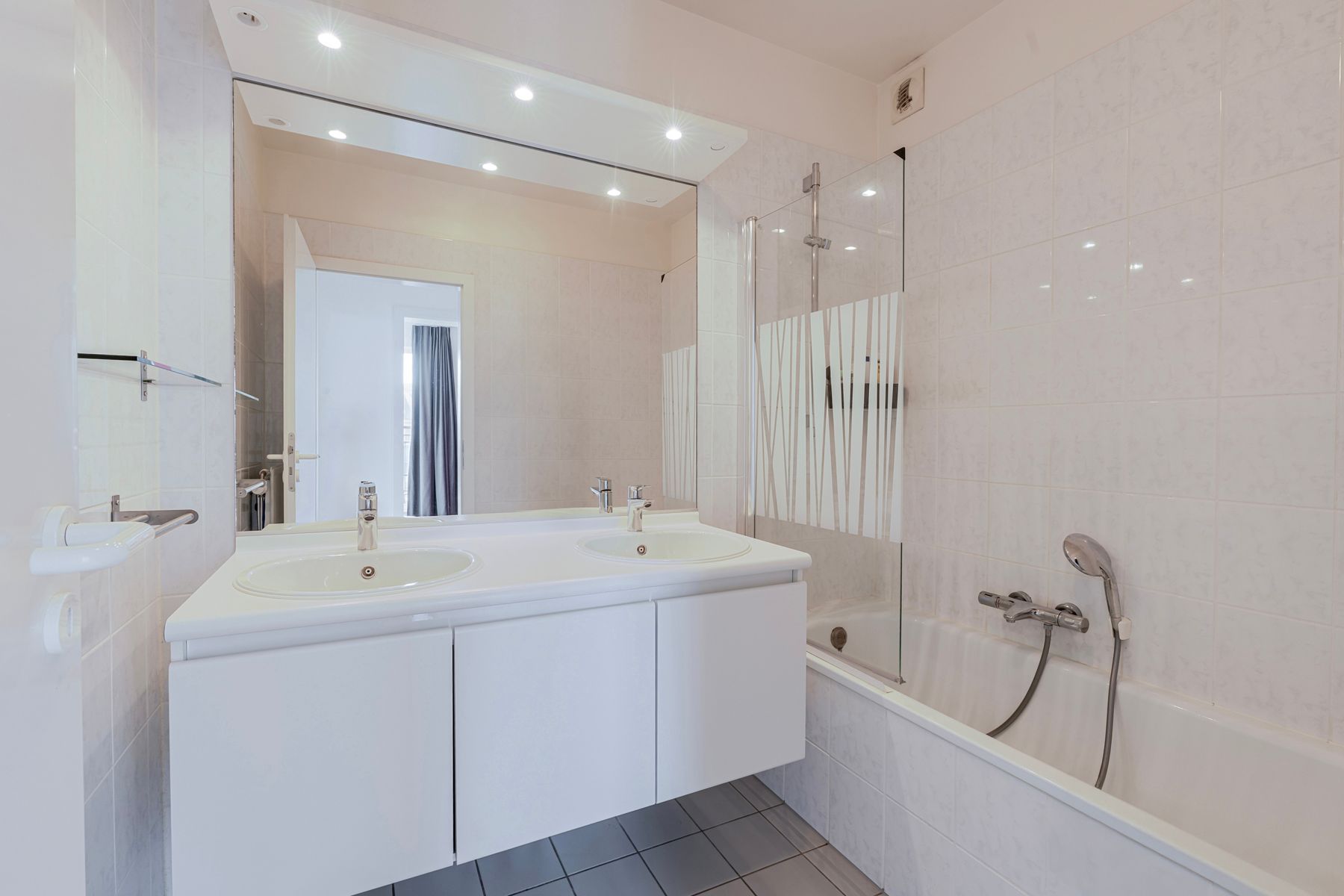 2 slaapkamer appartement & staanplaats - Jardins de Jette foto 14