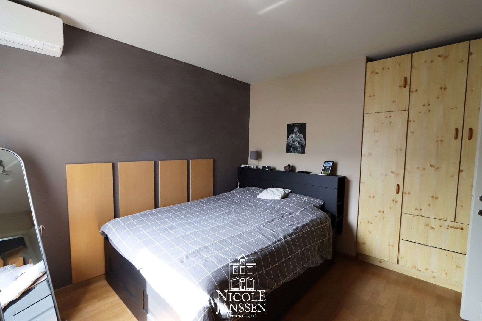 Gelijkvloers handelspand met 2 bovenliggende appartementen foto 15