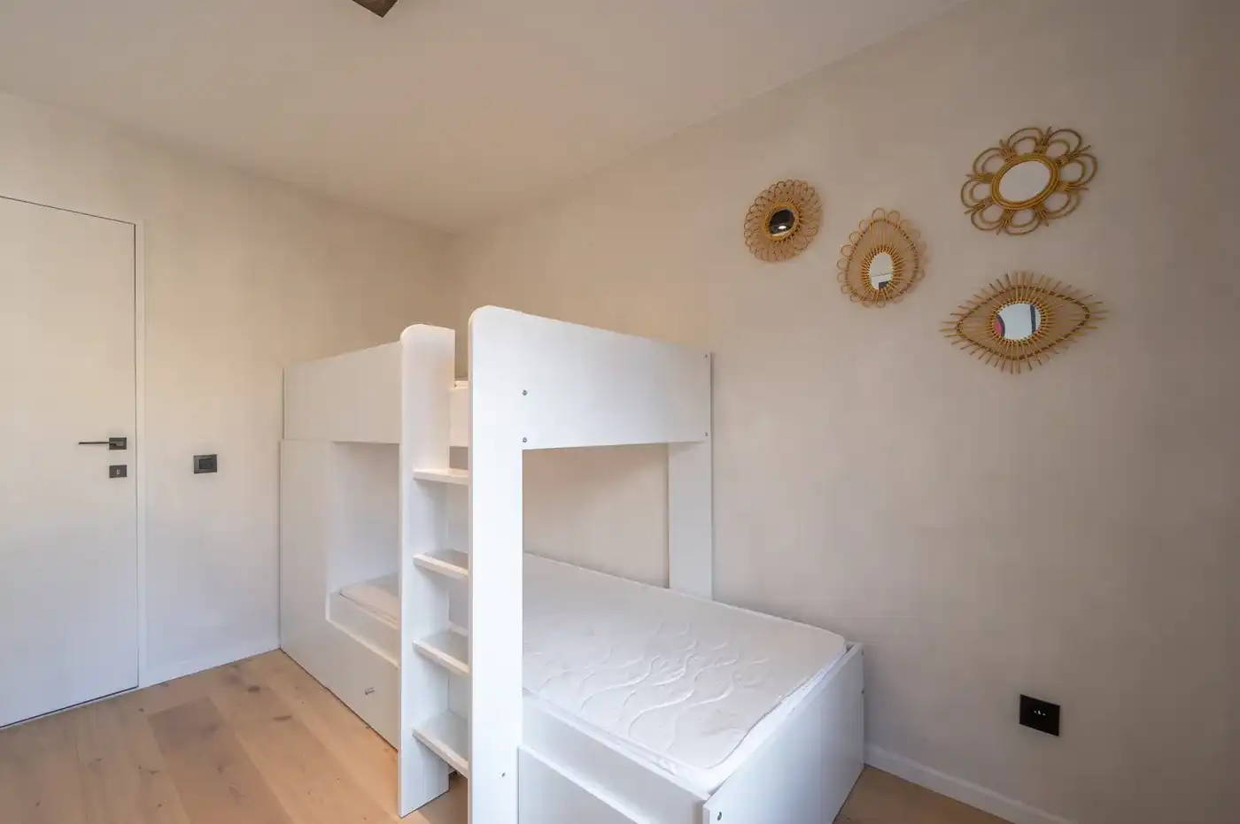 Stijlvol gerenoveerd appartement op de vierde verdieping met zijdelings zeezicht in het Zoute foto 12